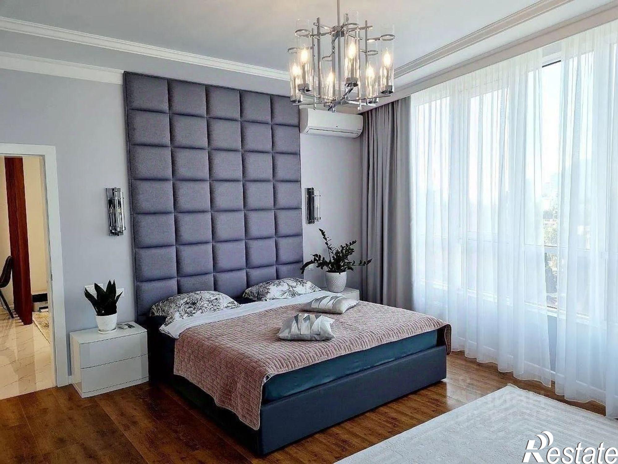 Купить квартиру за 100 000 000 рублей на Гагринская улица, 10