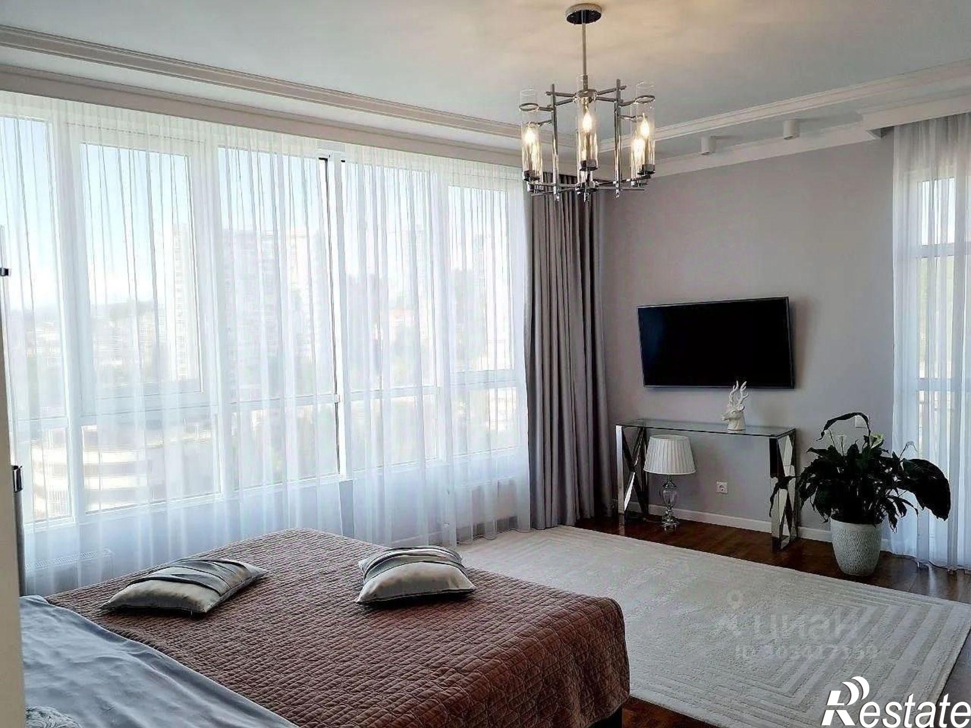 Купить квартиру за 100 000 000 рублей на Гагринская улица, 10