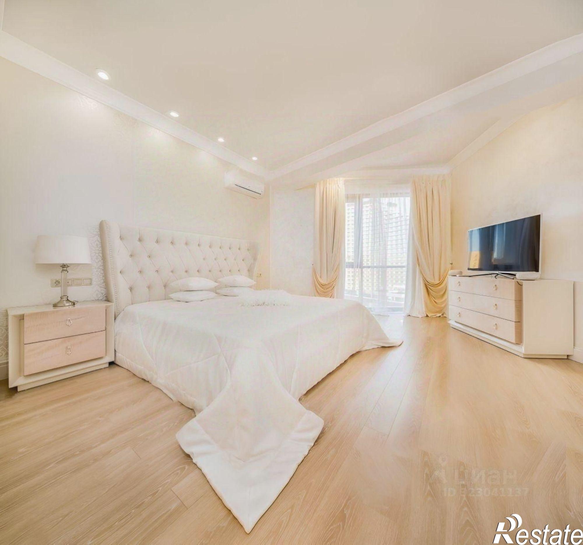 Купить квартиру за 15 000 000 рублей на Морской пер, 1/1