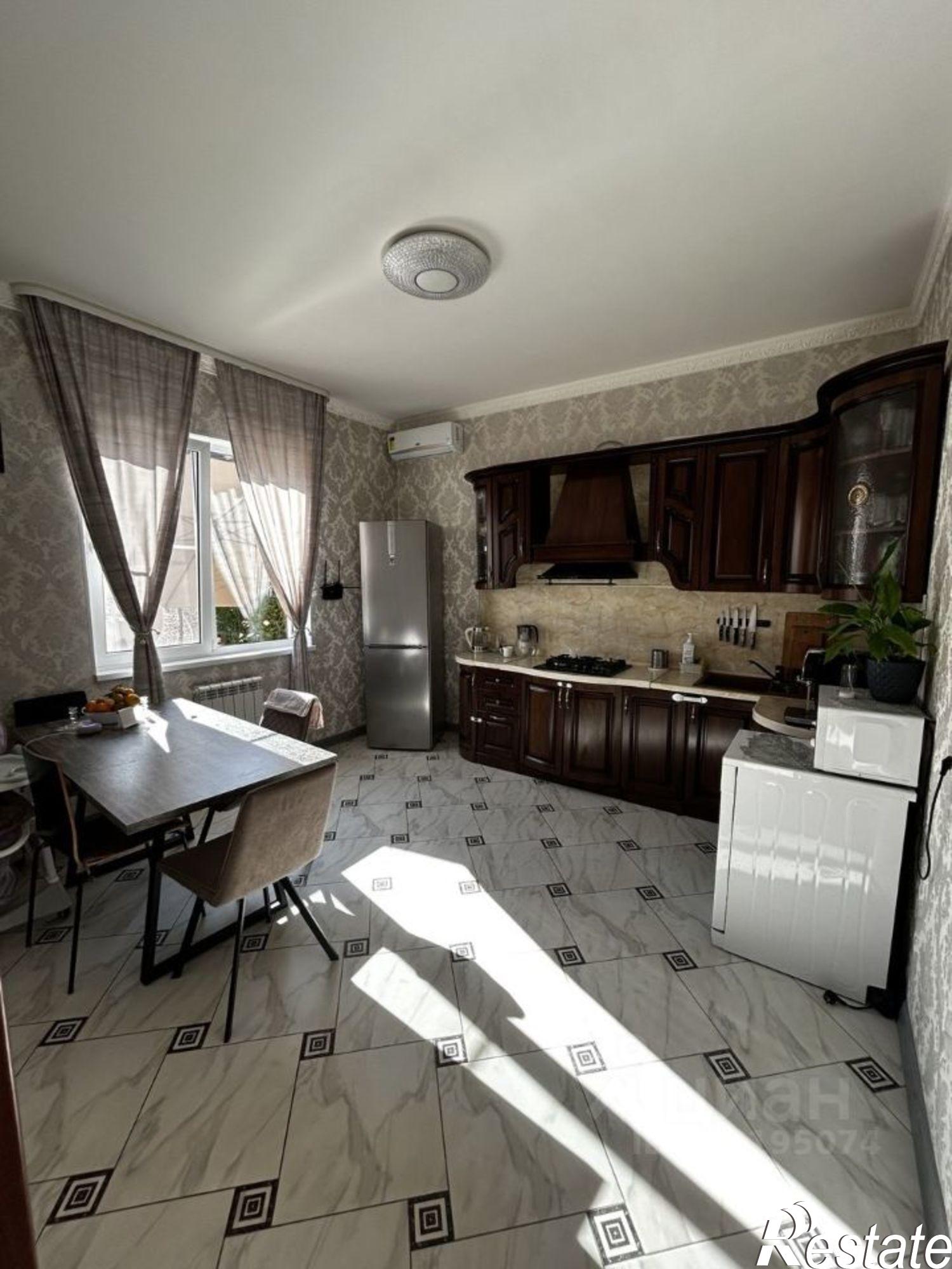 Купить дачу, дом, коттедж за 36 000 000 рублей на Вишнёвая улица, 92/1