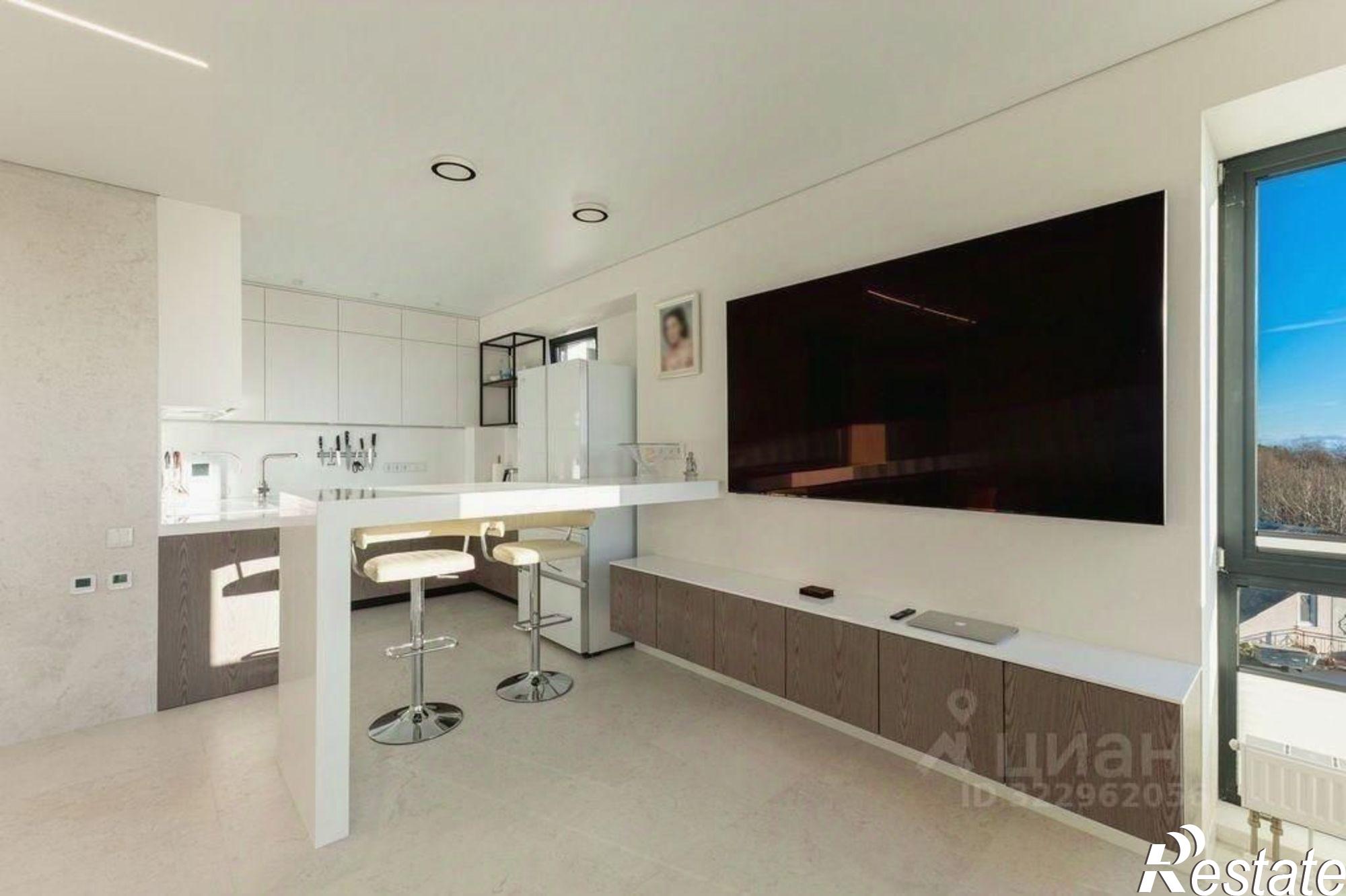 Купить квартиру за 11 000 000 рублей на Нагорная улица, 19А