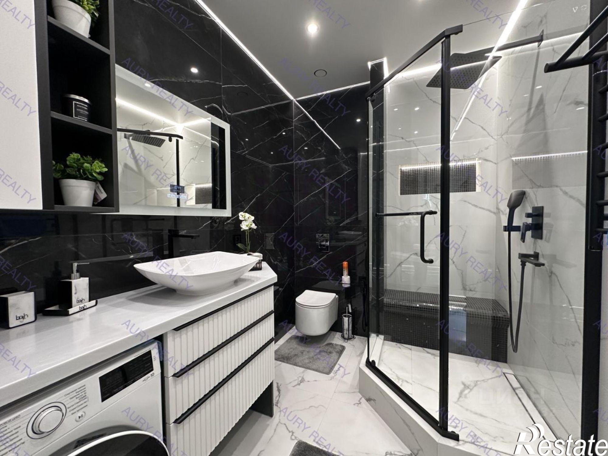 Купить квартиру за 23 800 000 рублей на ул Гагринская, 3/8