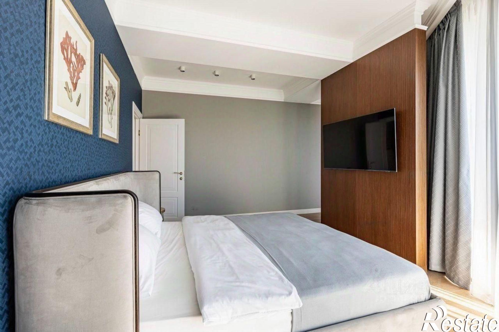 Купить квартиру за 49 000 000 рублей на Курортный пр-кт, 108