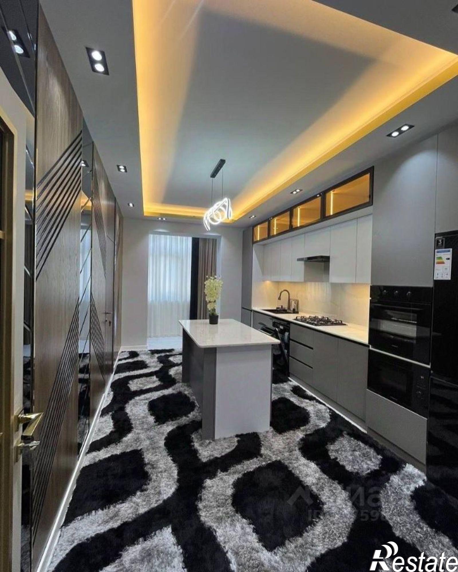 Купить квартиру за 14 300 000 рублей на ул Черноморская, 3