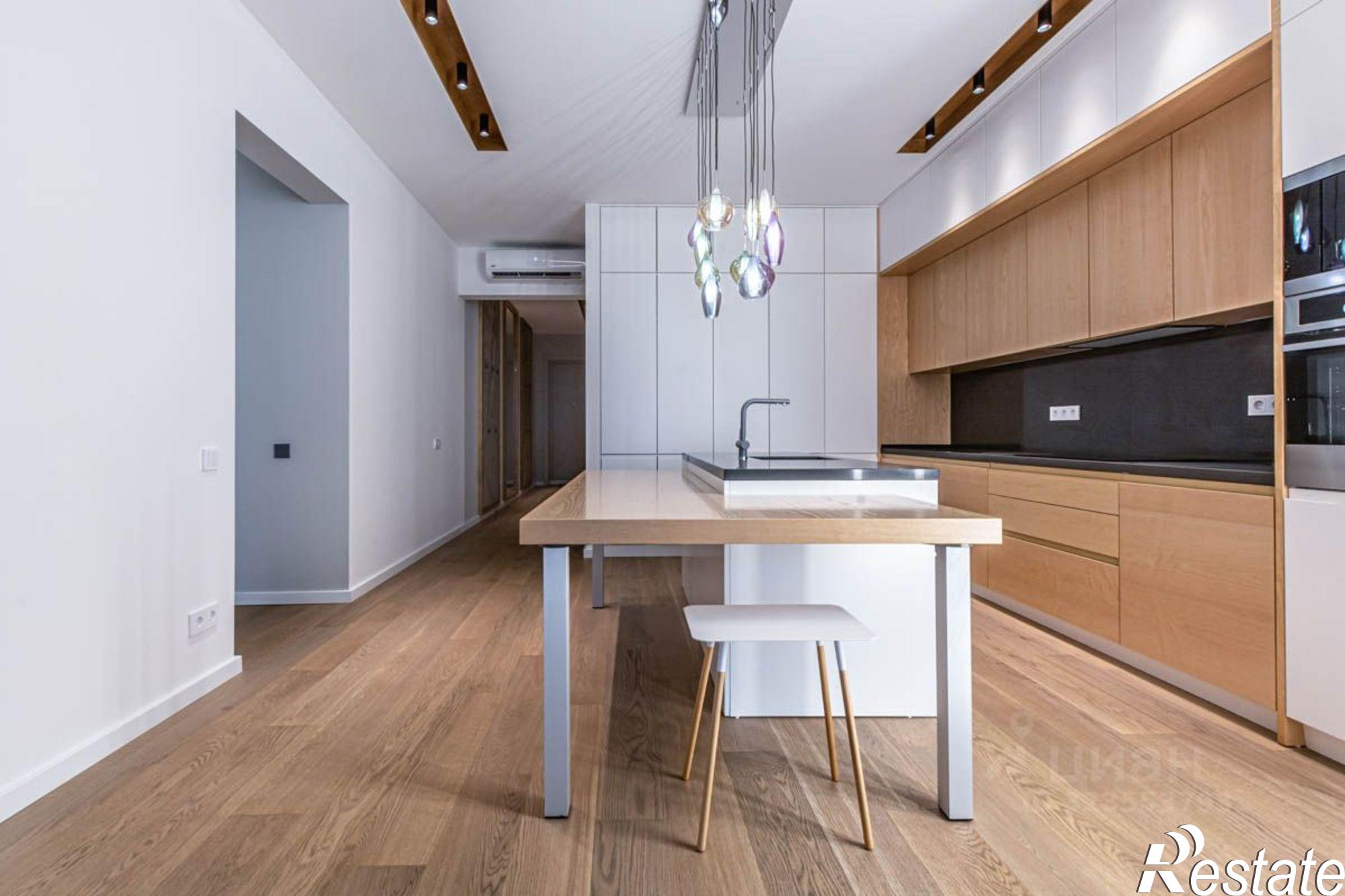 Купить квартиру за 43 000 000 рублей на ул Гагринская, 10