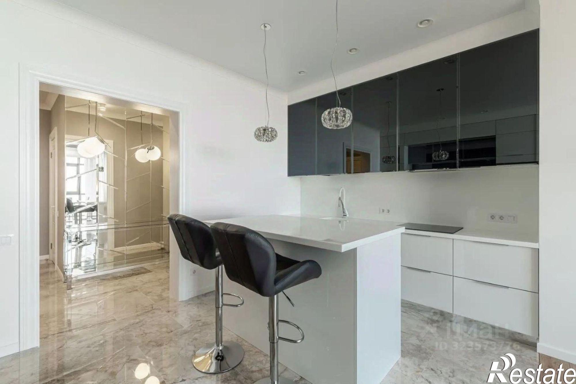 Купить квартиру за 15 000 000 рублей на Первомайская улица, 21