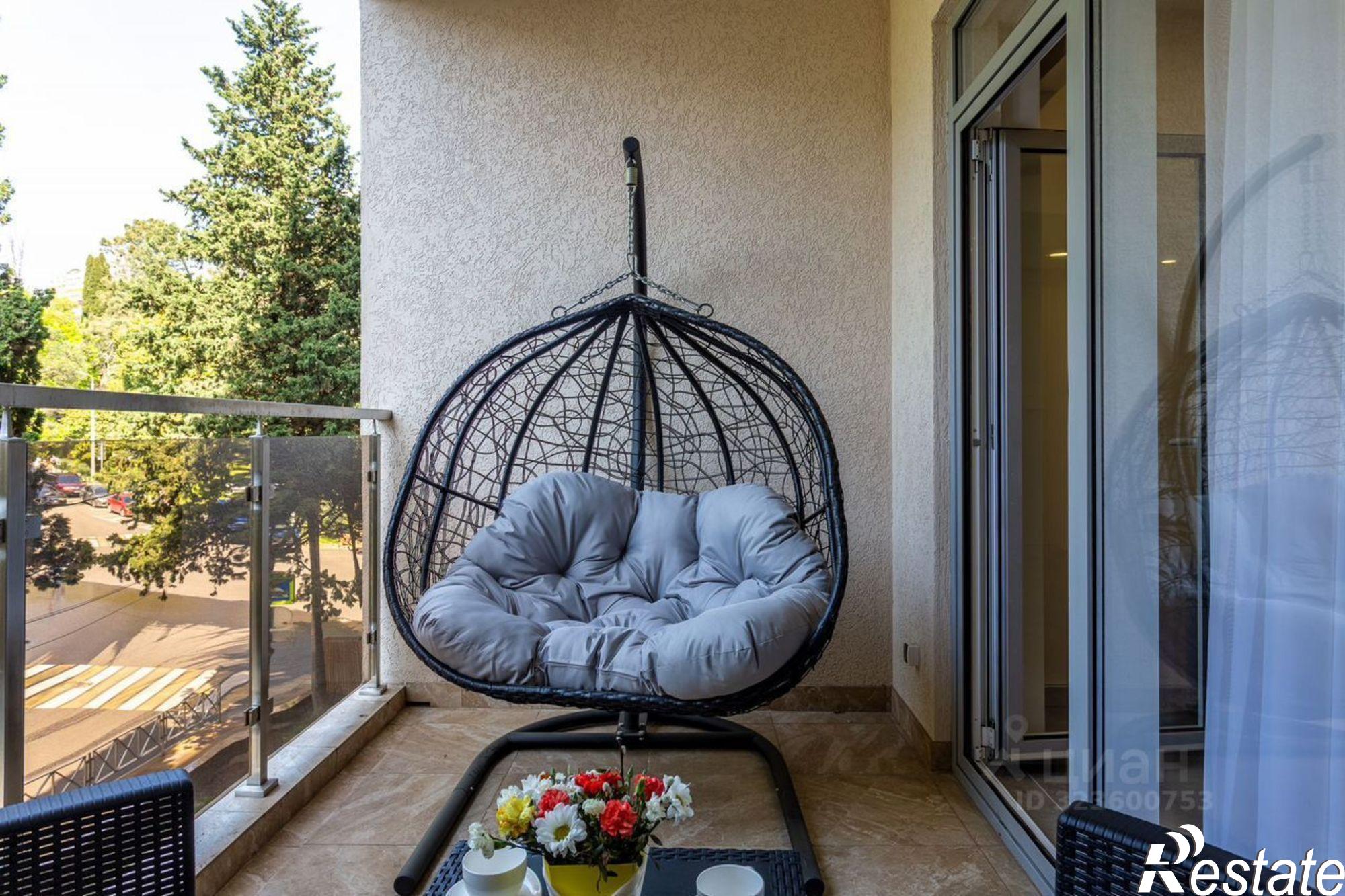 Купить квартиру за 32 000 000 рублей на Гагринская улица, 3/8