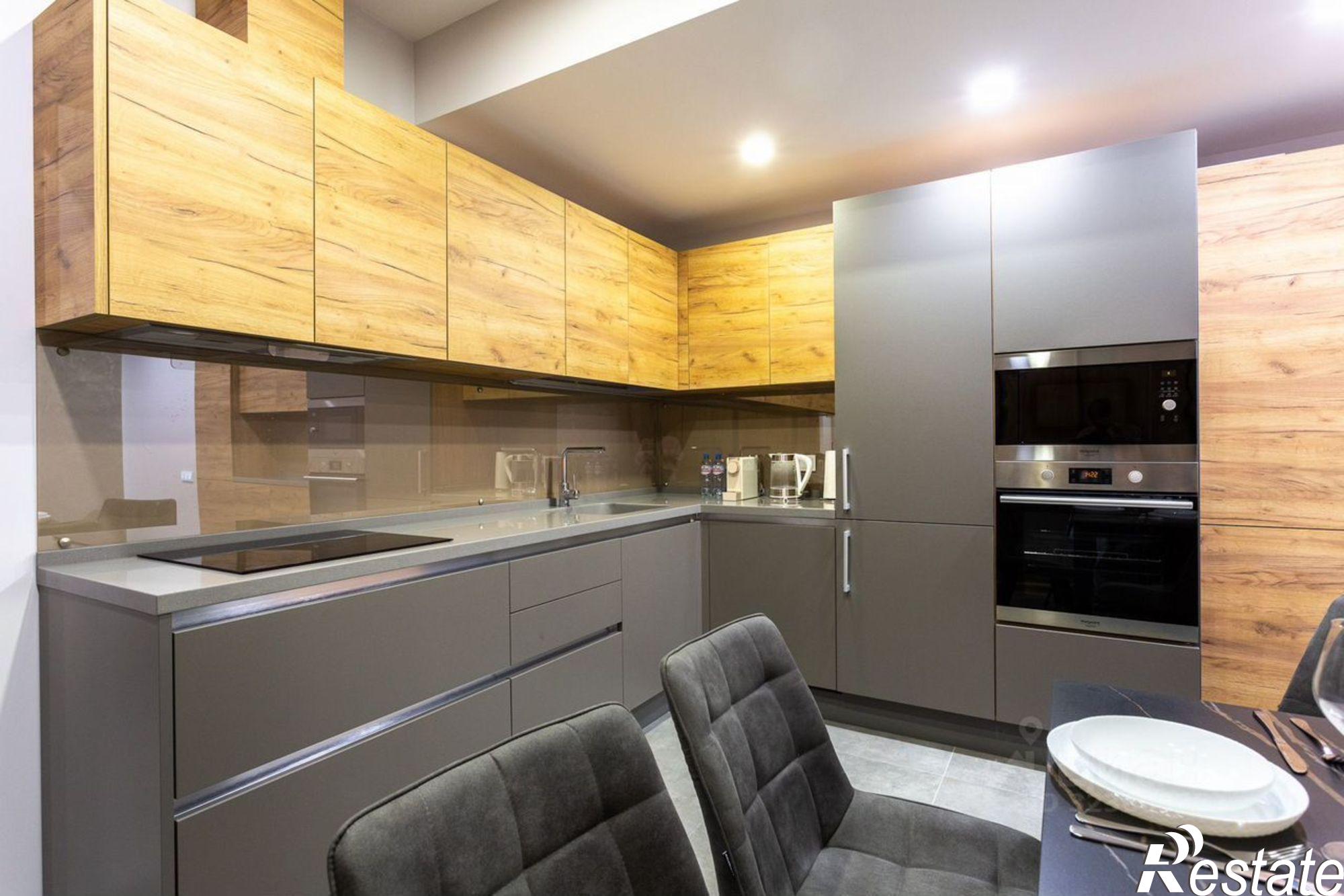 Купить квартиру за 32 000 000 рублей на Гагринская улица, 3/8