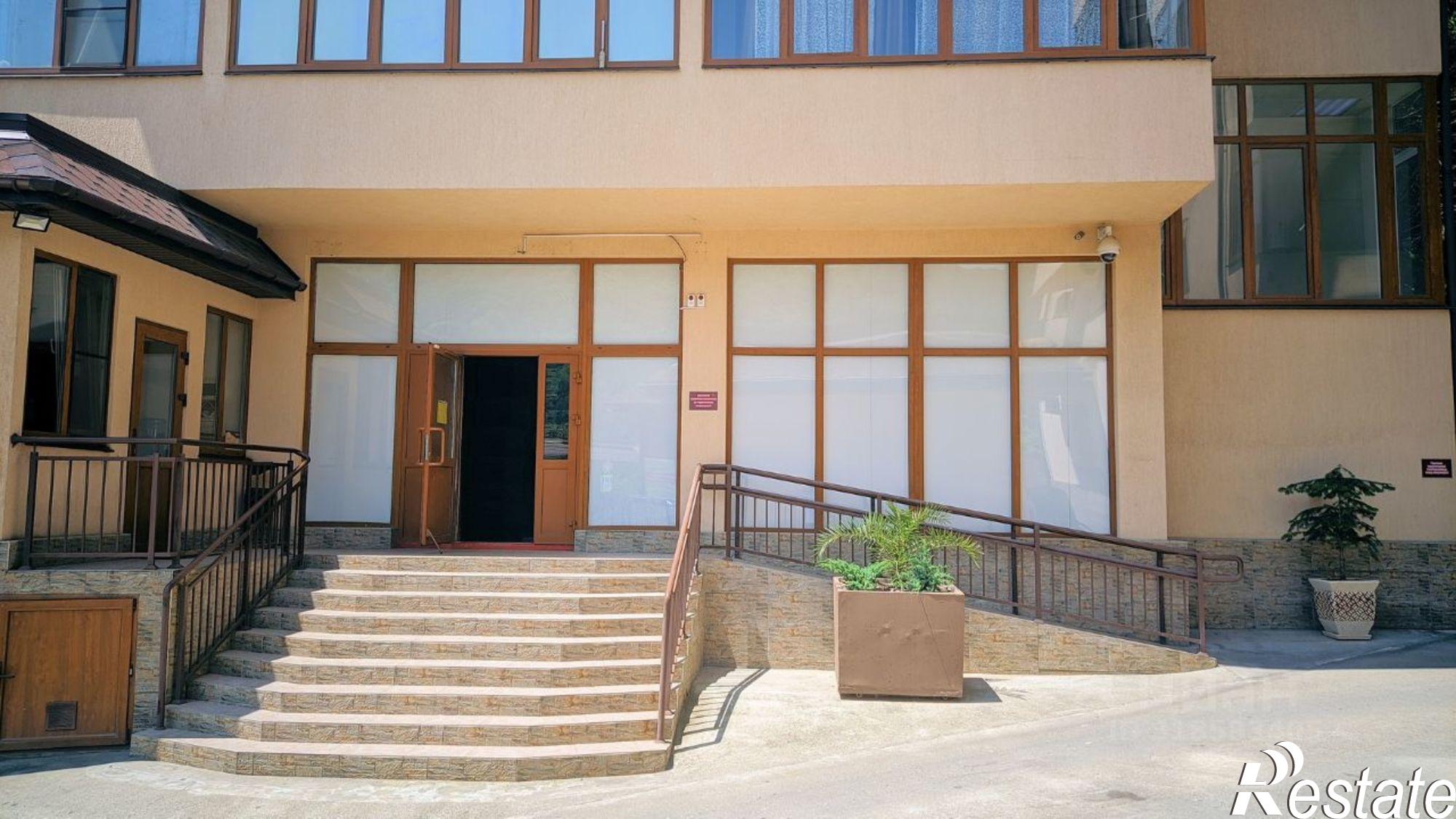 Сдать торговое помещение за 232 000 рублей на ул Ивановская, 79