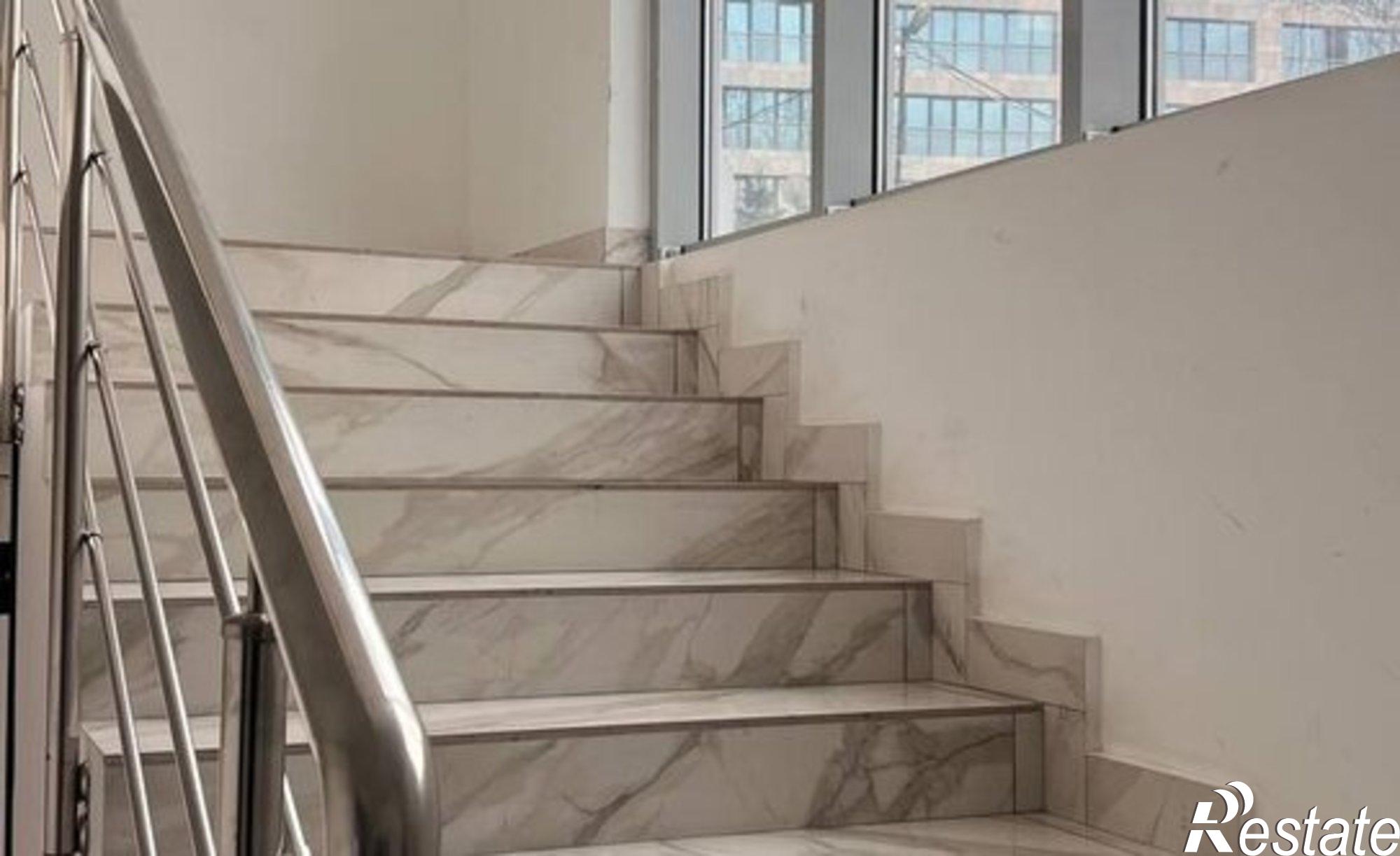 Купить квартиру за 5 850 000 рублей на Амбровая улица, 21