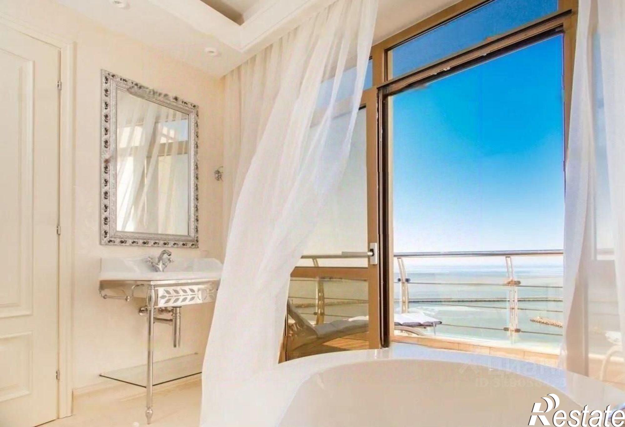 Купить квартиру за 79 800 000 рублей на Морской пер, 1/1