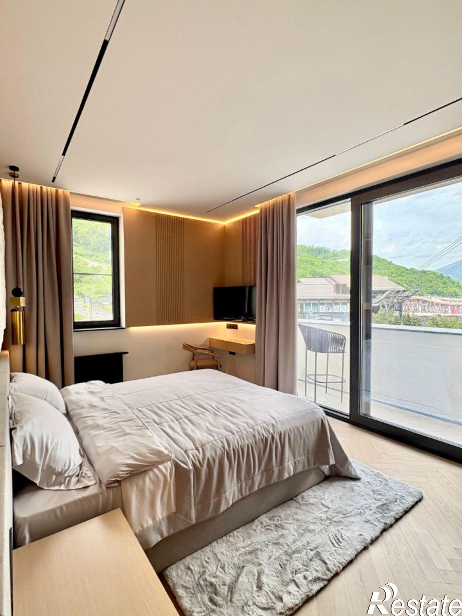 Купить квартиру за 25 000 000 рублей на наб Полянка, 4