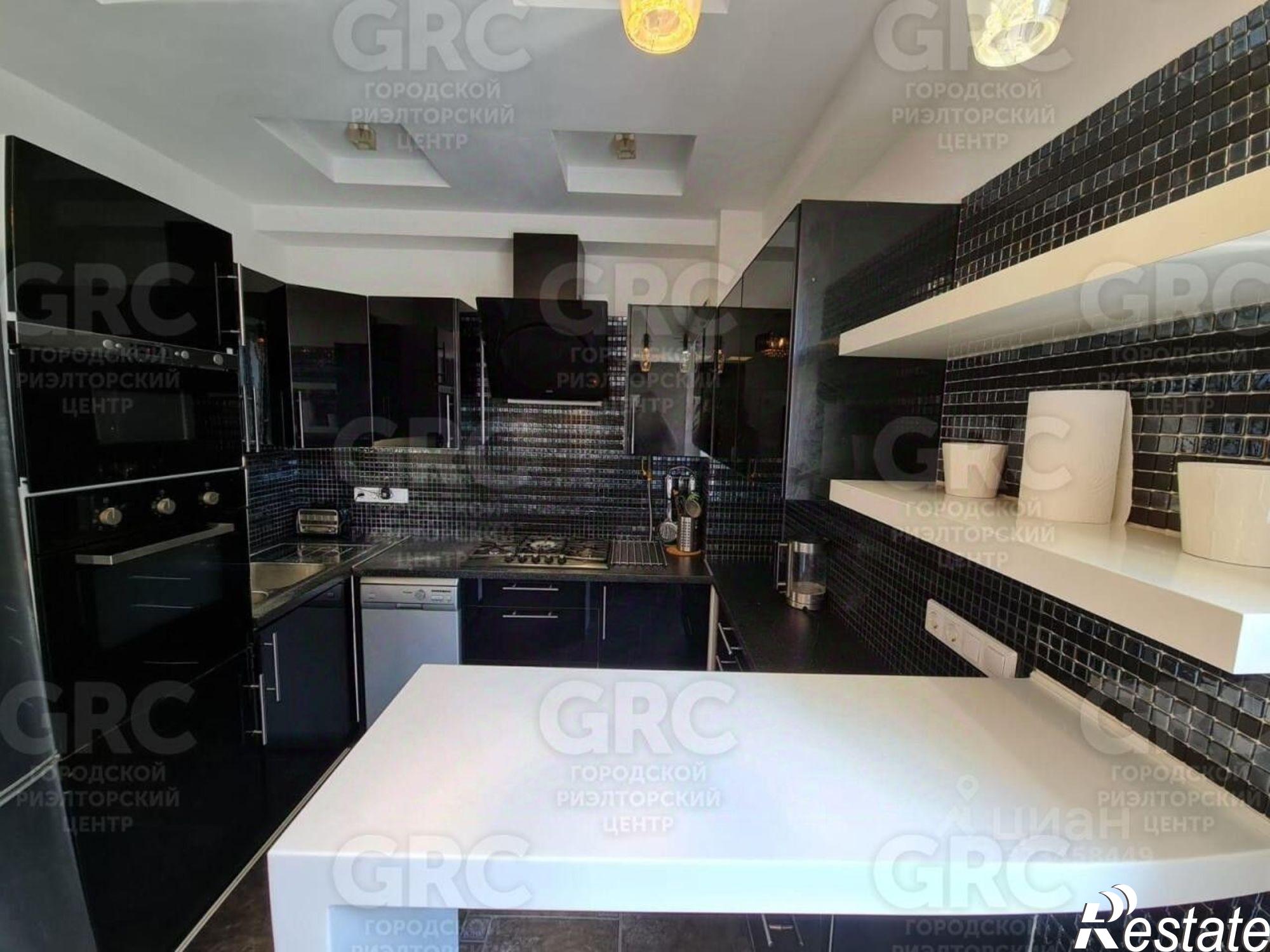 Купить квартиру за 16 000 000 рублей на ул Учительская, 24Г