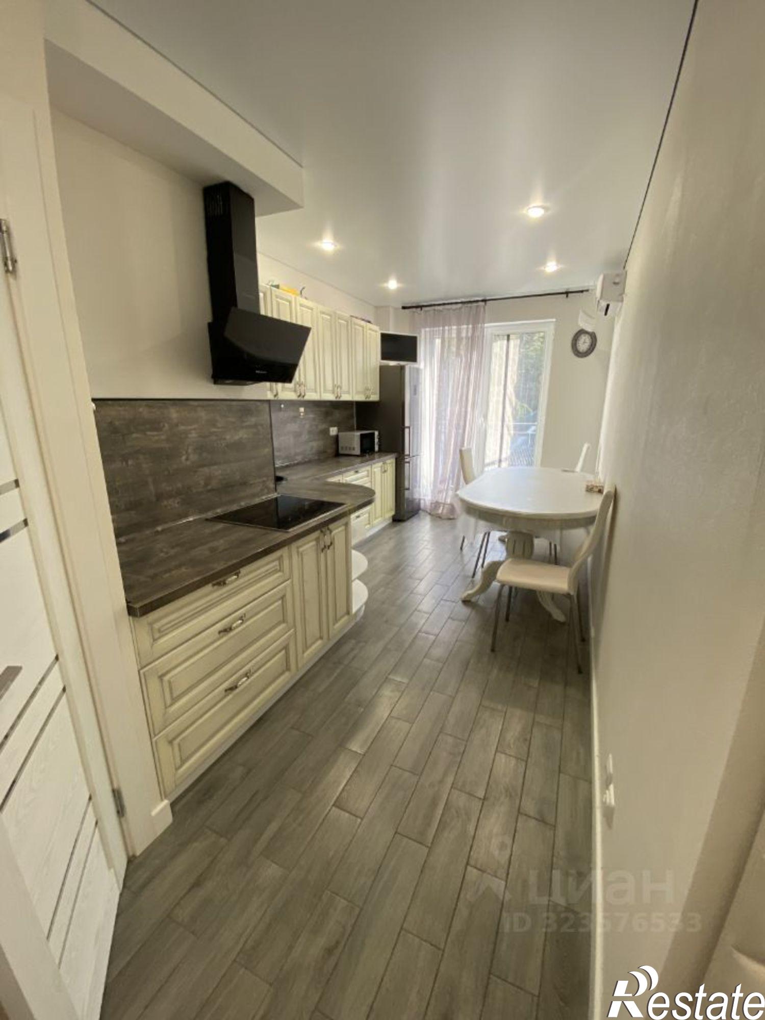 Сдать квартиру за 65 000 рублей на Туапсинская улица, 10