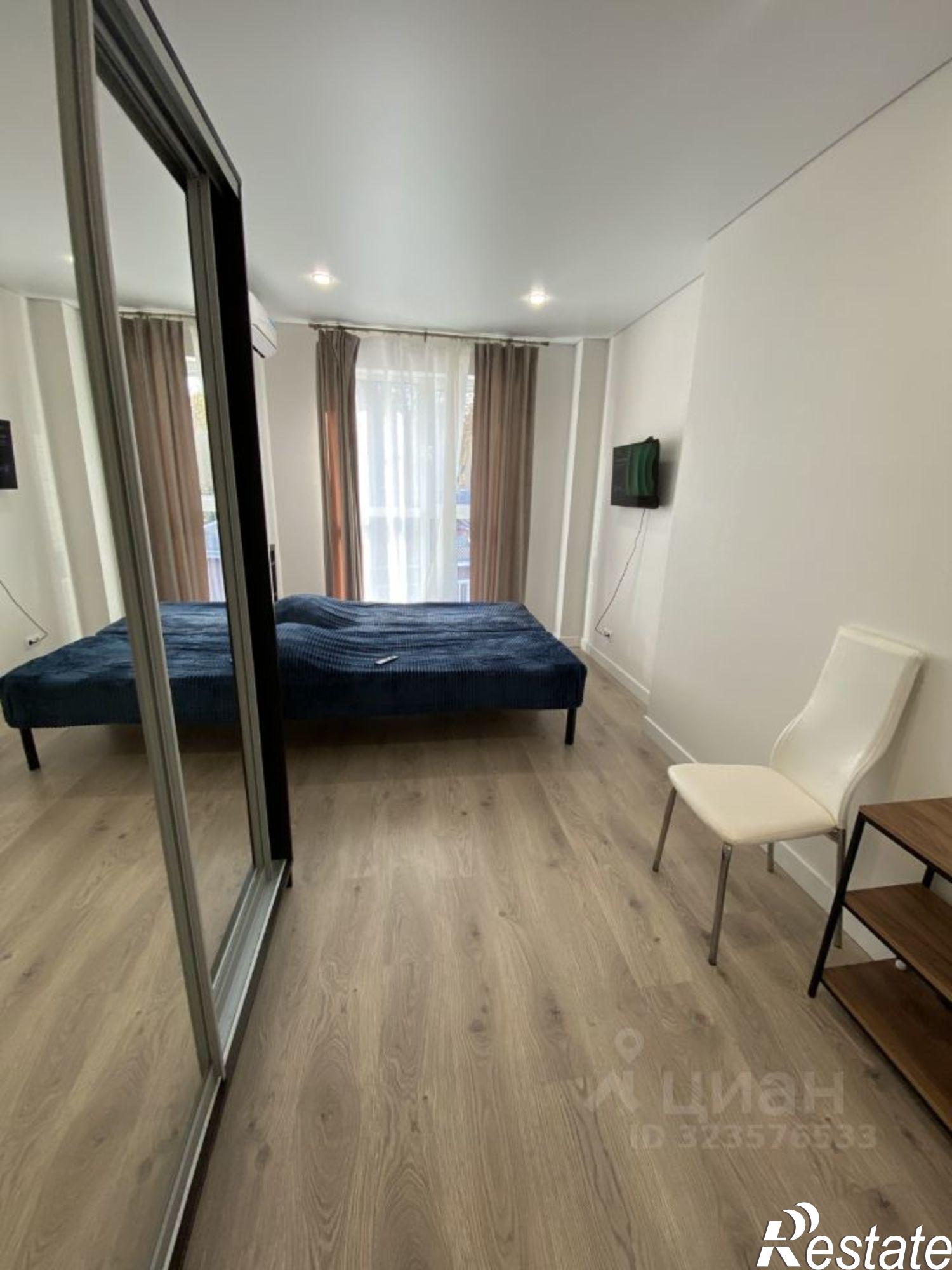 Сдать квартиру за 65 000 рублей на Туапсинская улица, 10