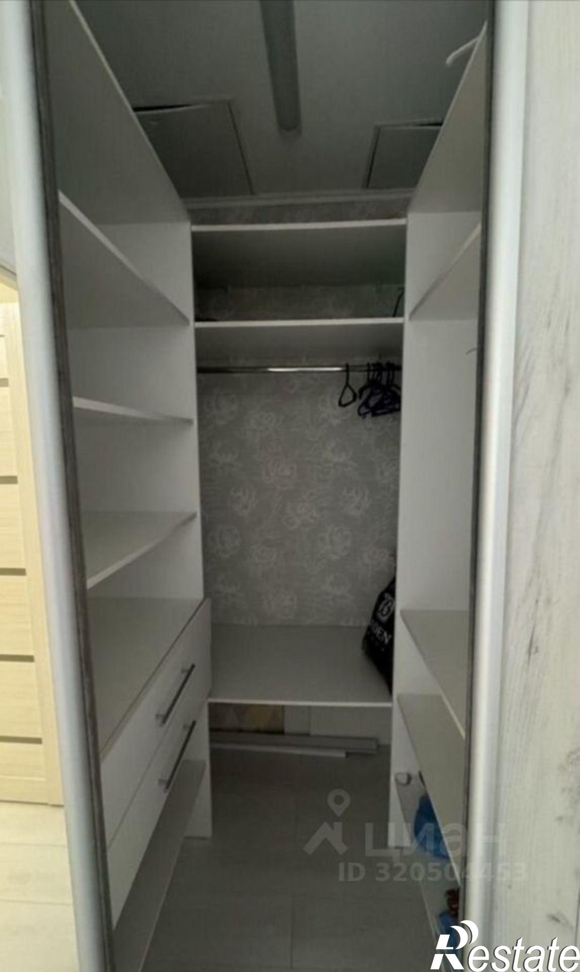 Купить квартиру за 9 350 000 рублей на Тепличная улица, 75