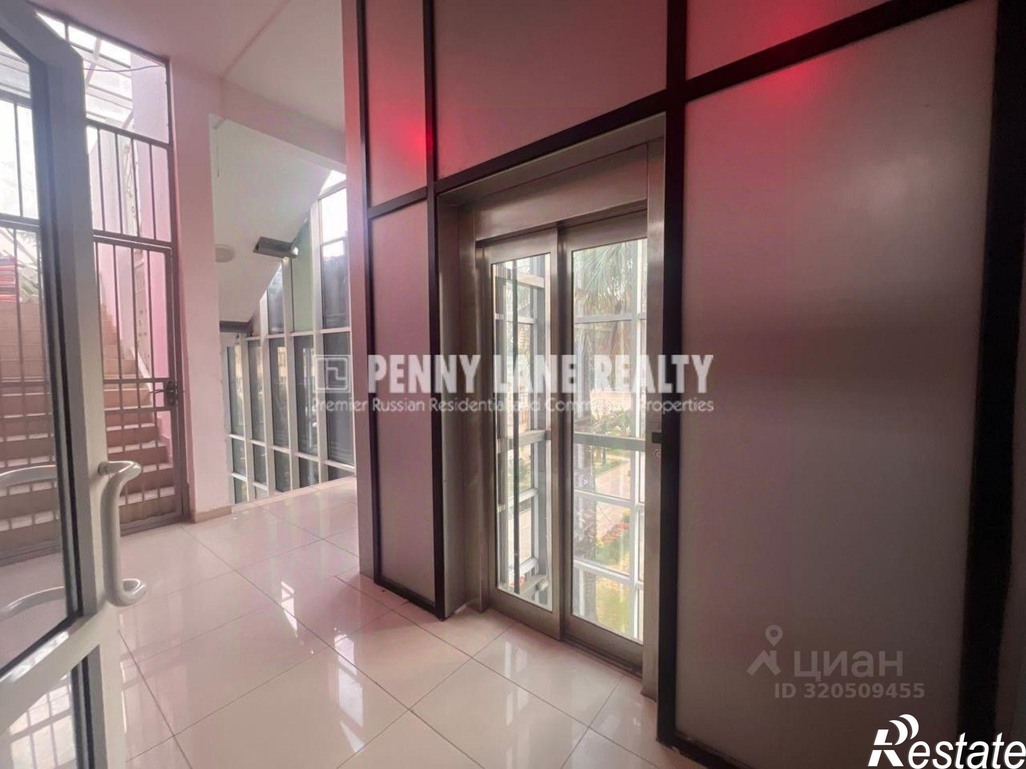 Купить торговое помещение за 1 150 000 000 рублей на ул Навагинская, 12/1