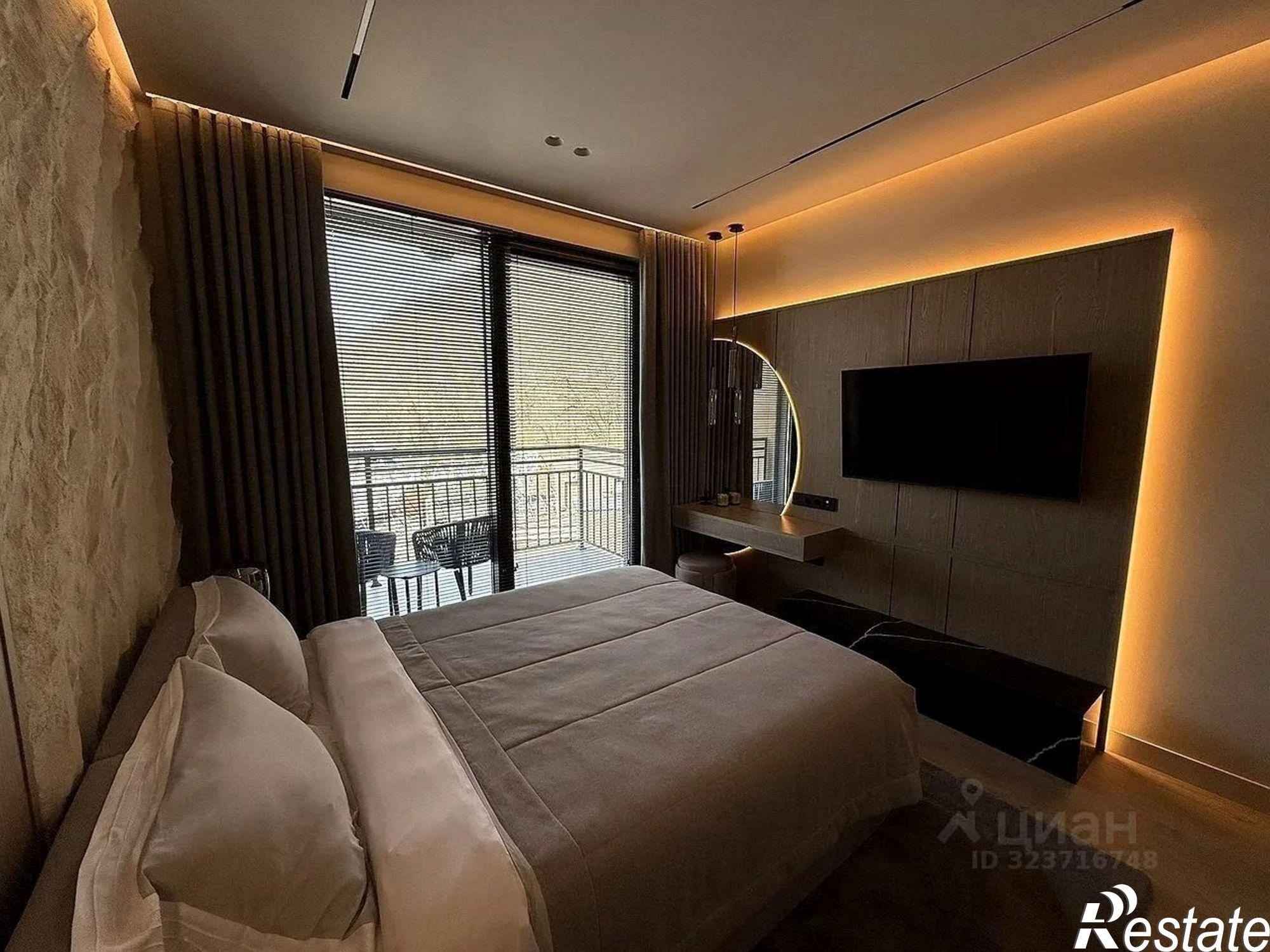 Купить квартиру за 30 000 000 рублей на наб Времена года, 3