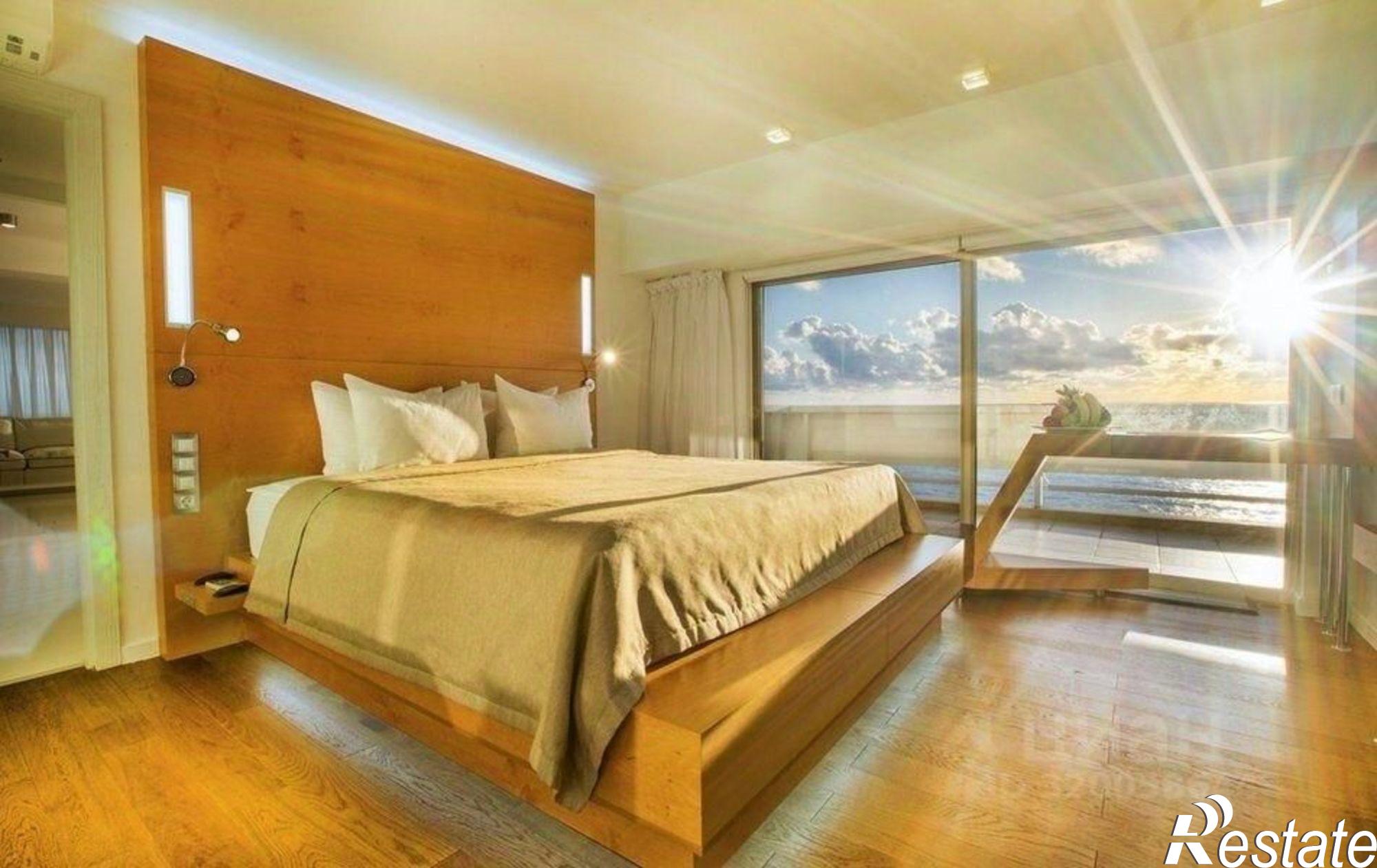 Купить квартиру за 15 000 000 рублей на Черноморская улица, 3