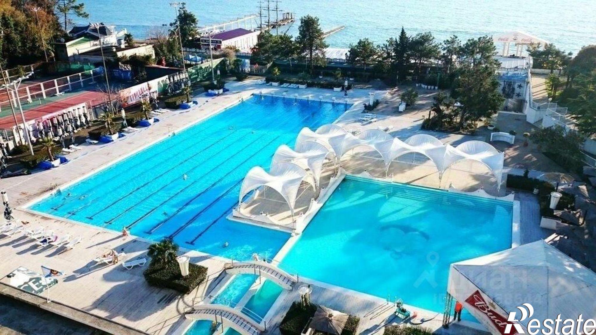 Купить квартиру за 15 000 000 рублей на Черноморская улица, 3