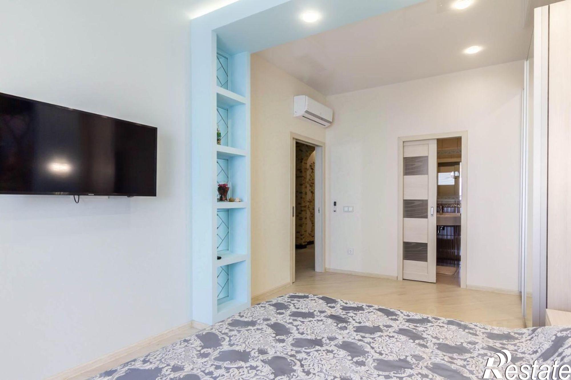 Купить квартиру за 28 000 000 рублей на Курортный пр-кт, 75