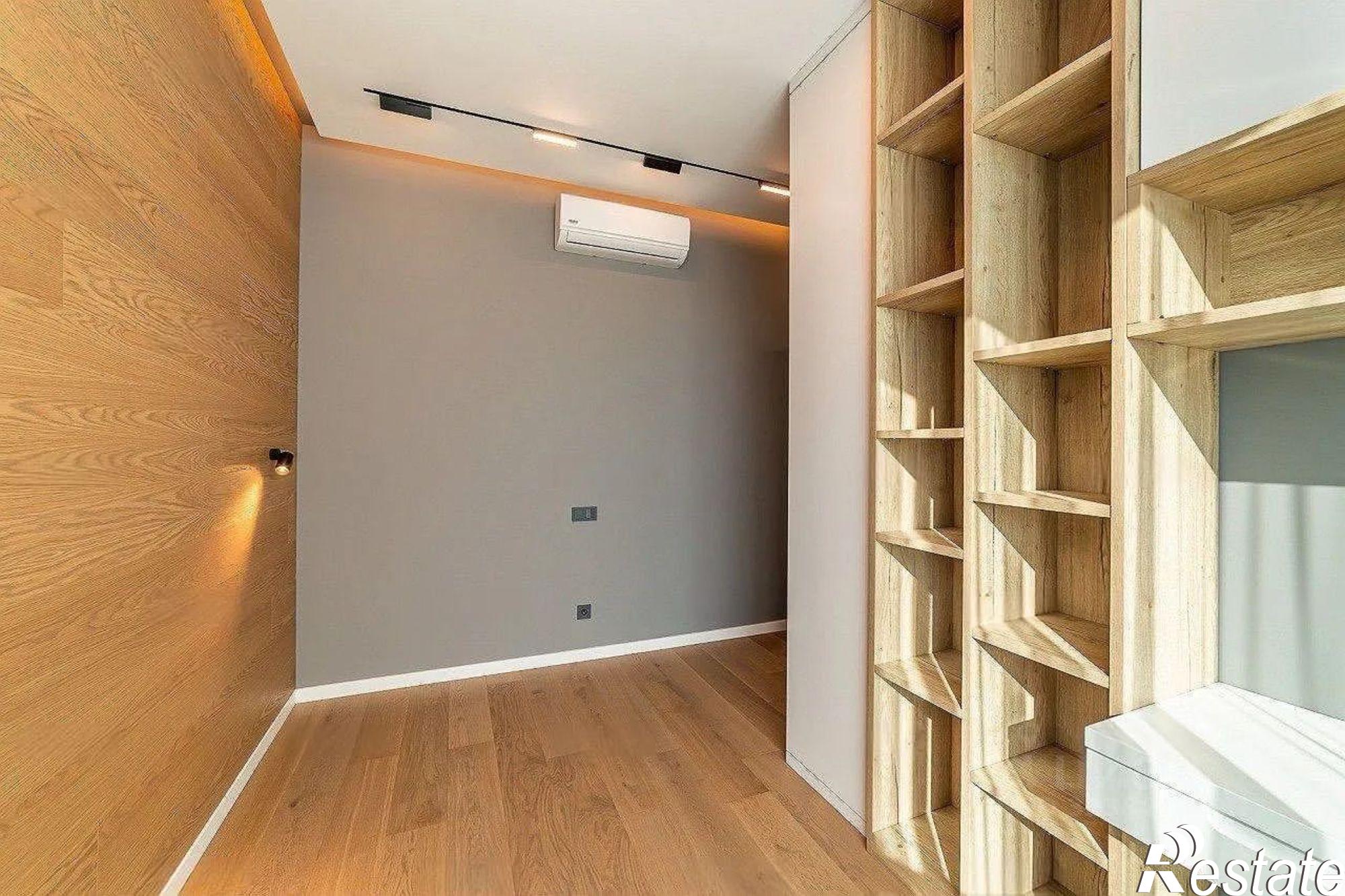 Купить квартиру за 85 000 000 рублей на Гагринская улица, 10