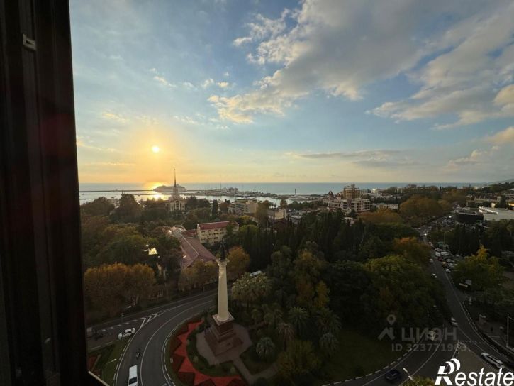 3-комн квартира улица Войкова, 21,  д. 21