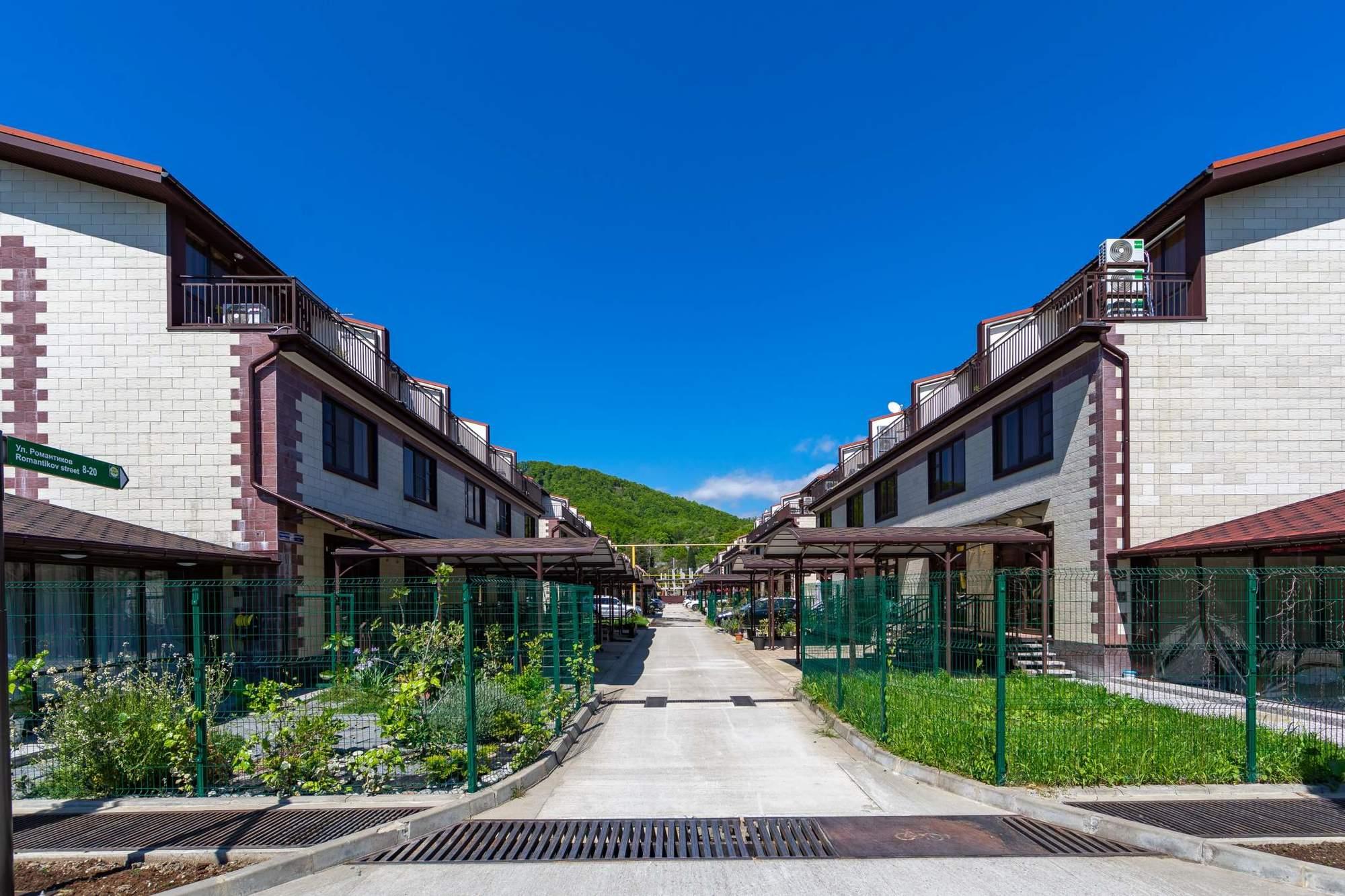 Купить дачу, дом, коттедж за 32 000 000 рублей на Романтиков улица, д.48В10