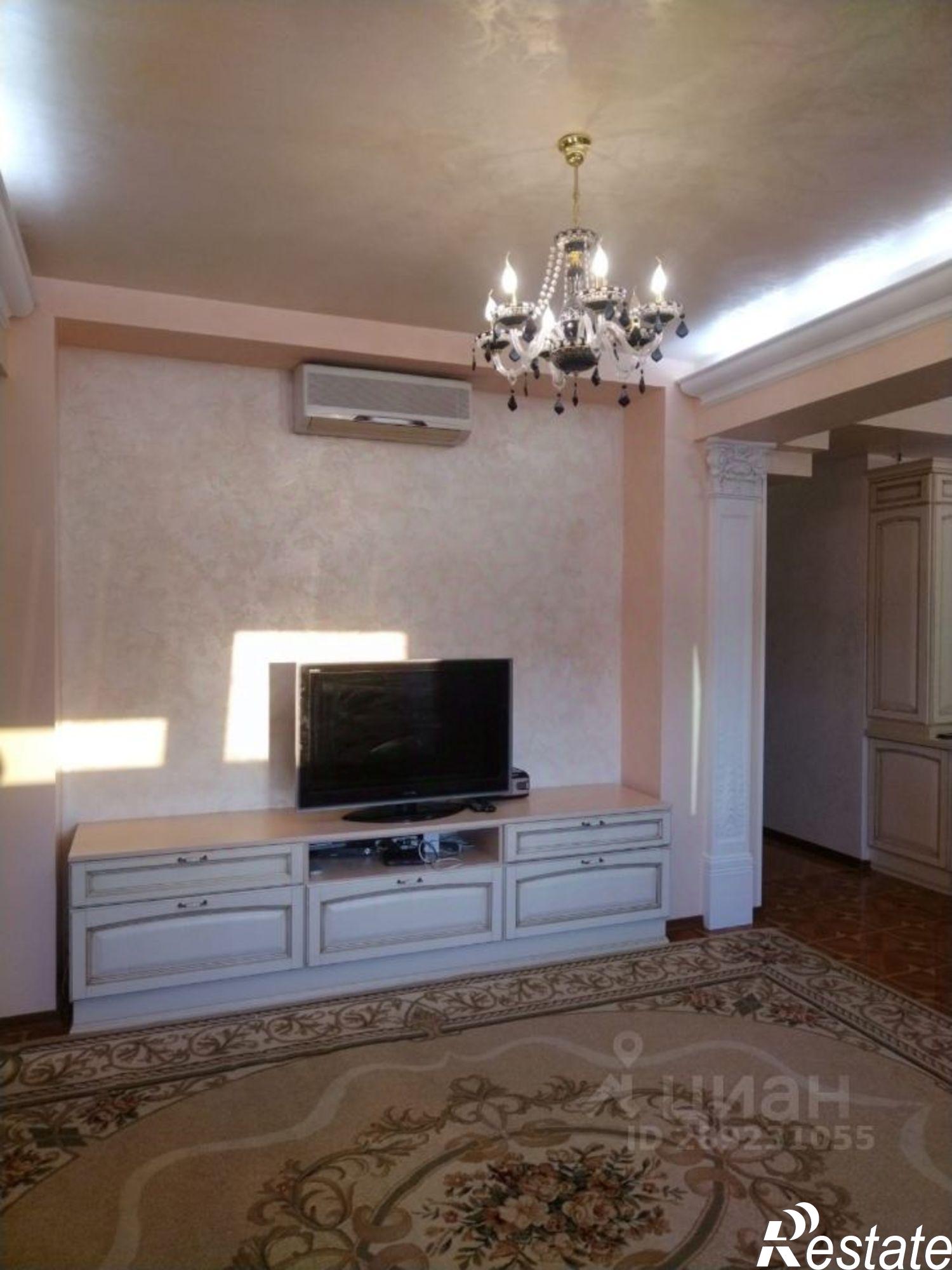 Сдать квартиру за 155 000 рублей на ул Демократическая, 3/1