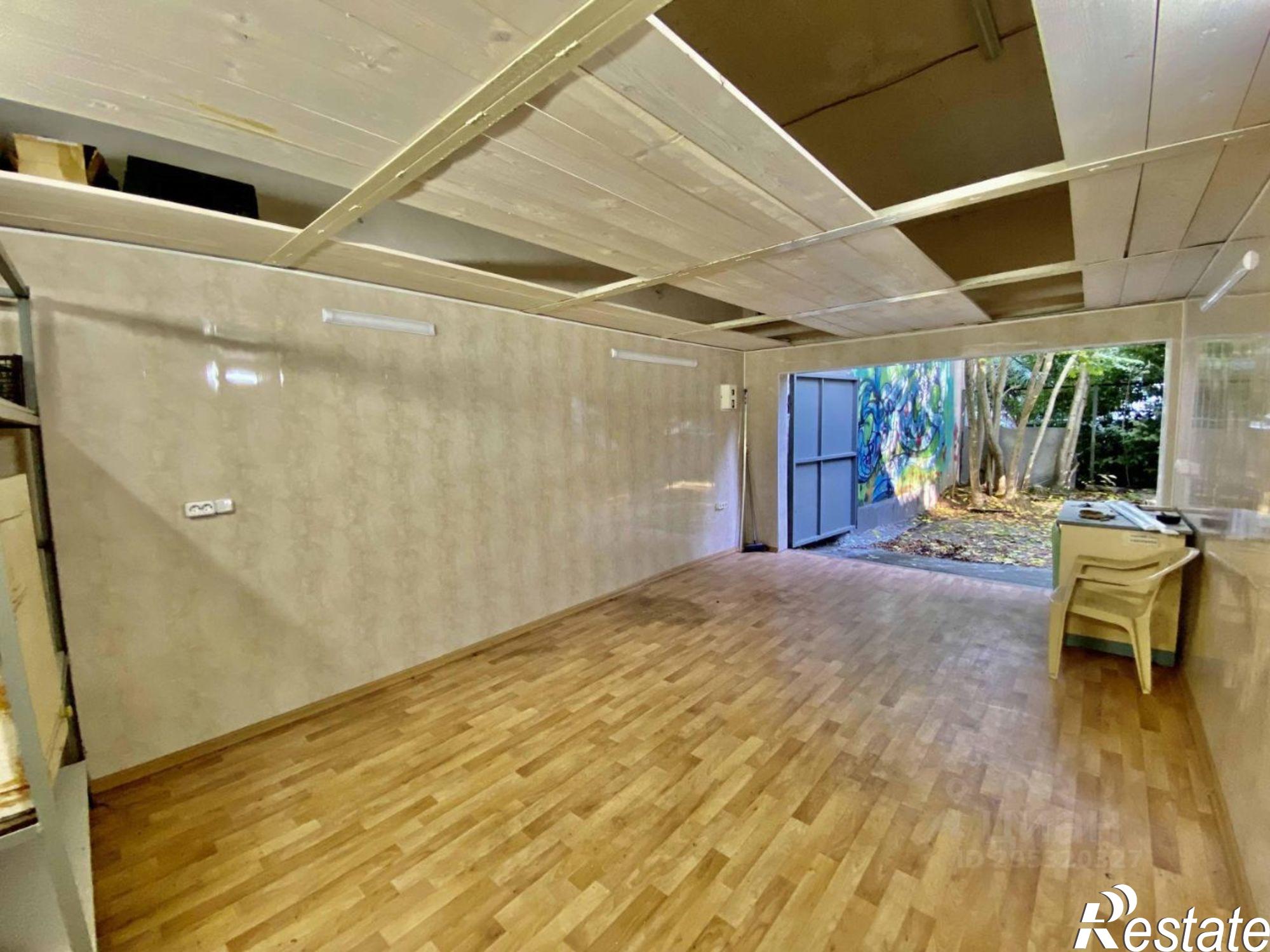 Купить гараж, место в паркинге за 5 500 000 рублей на ул Конституции СССР, 10/1