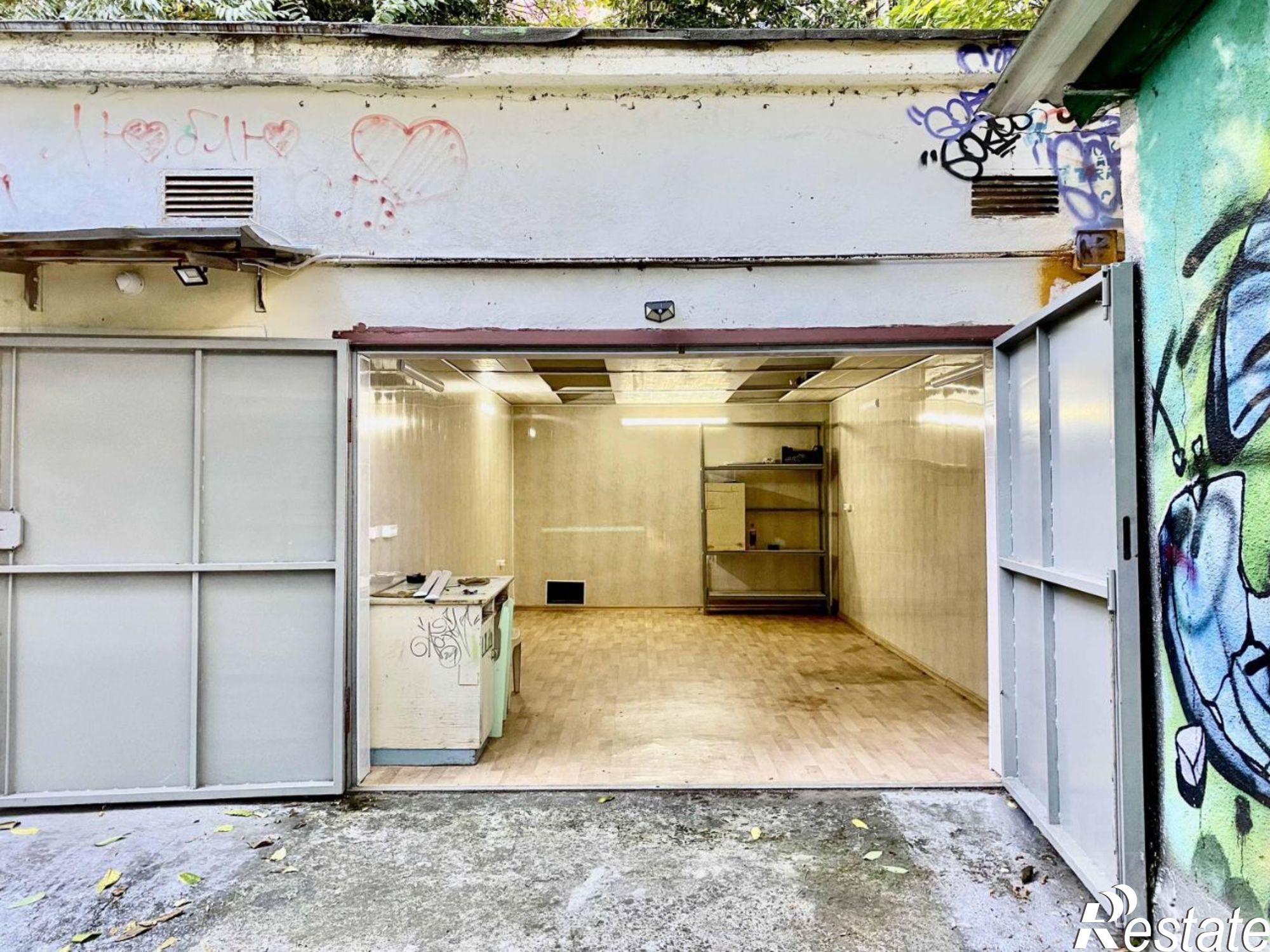 Купить гараж, место в паркинге за 5 500 000 рублей на ул Конституции СССР, 10/1