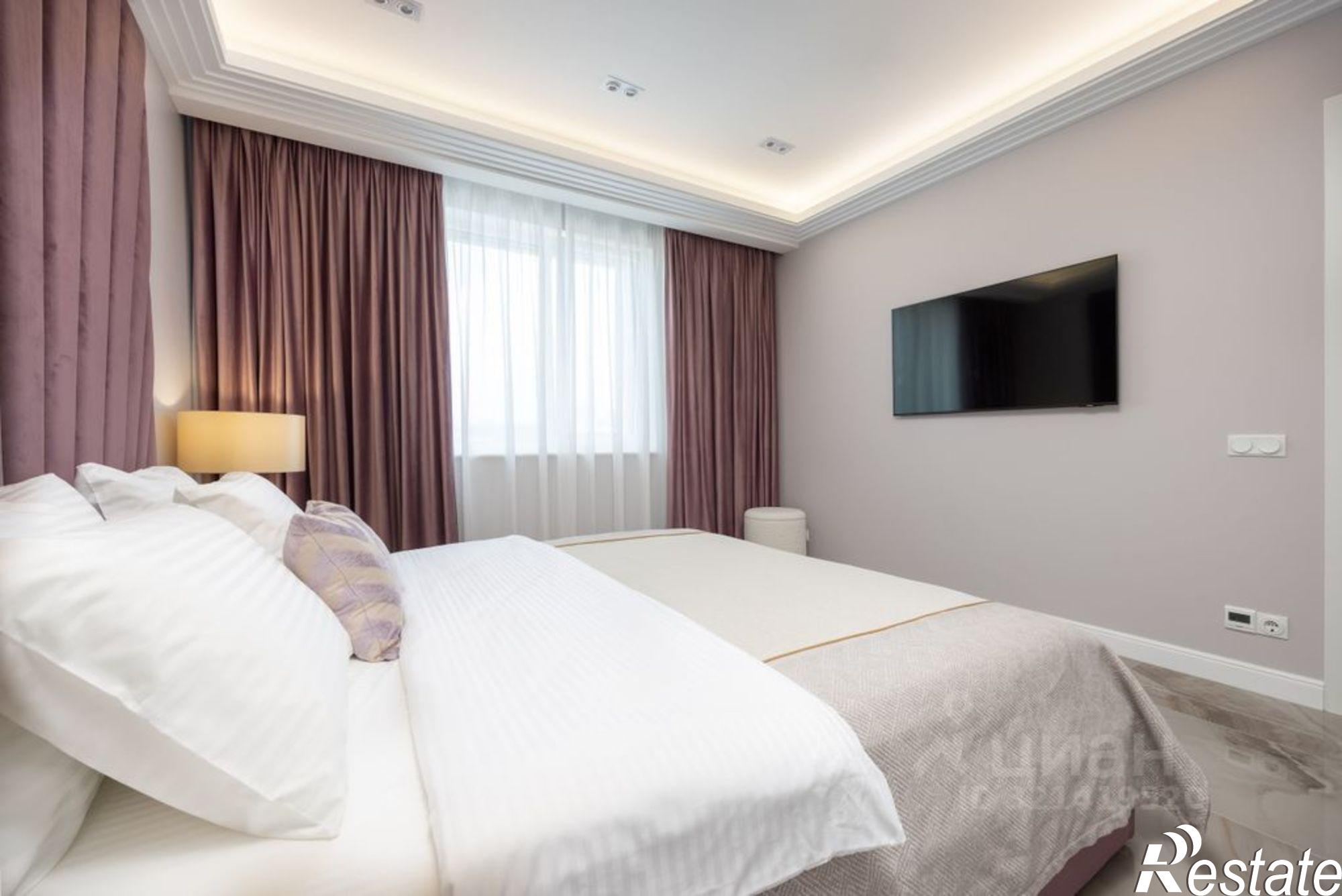 Купить квартиру за 10 000 000 рублей на ул Несебрская, 6Б