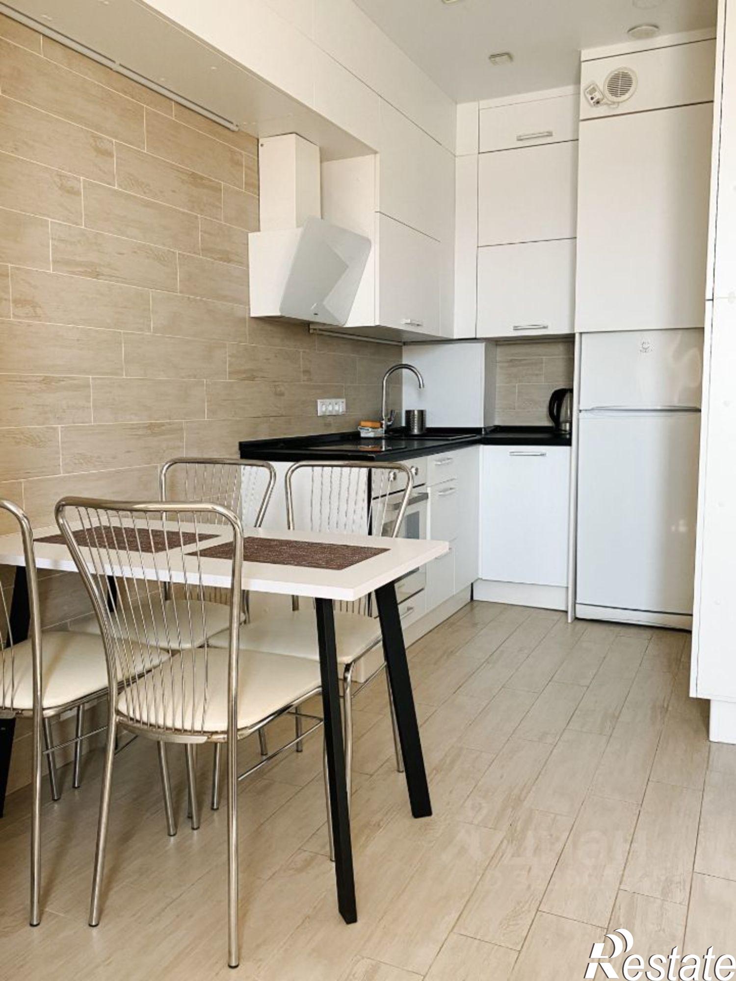 Сдать квартиру за 50 000 рублей на Таврическая улица, 1/6