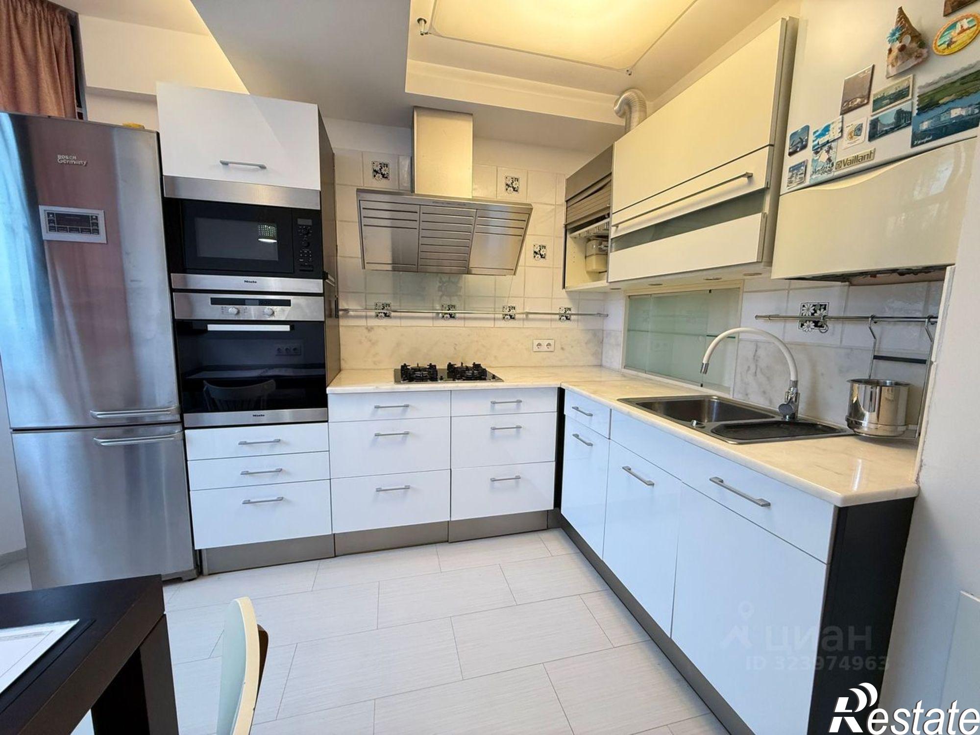 Купить квартиру за 27 000 000 рублей на ул Учительская, 18В