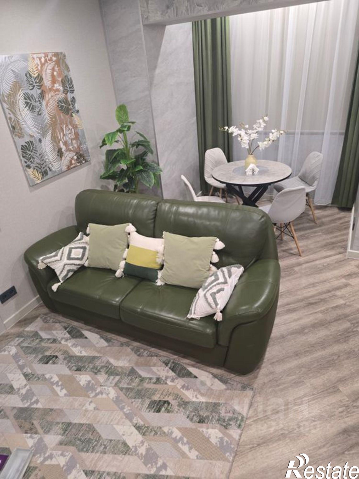 Купить квартиру за 12 000 000 рублей на ул Конституции СССР, 12