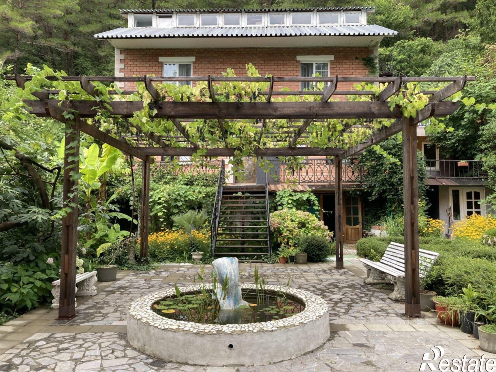 Купить дачу, дом, коттедж за 25 000 000 рублей на ул Циолковского, 30/1