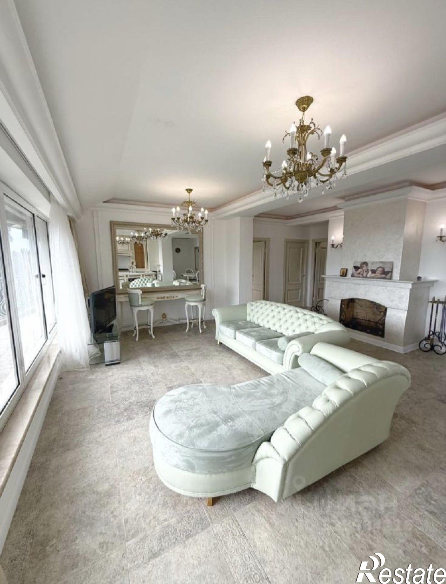 Купить квартиру за 84 000 000 рублей на ул Роз, 32А