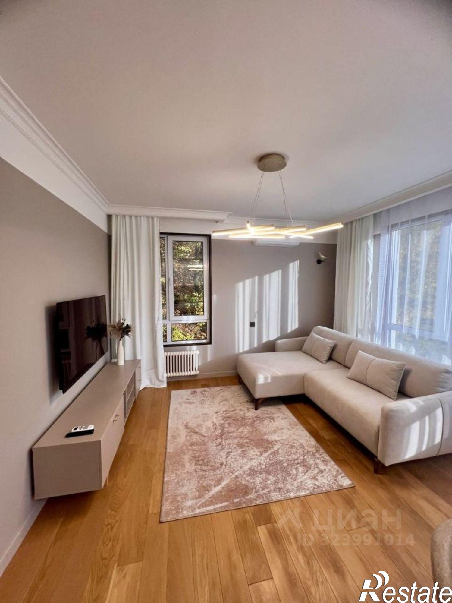 Купить квартиру за 35 000 000 рублей на ул Листопадная, 15/2