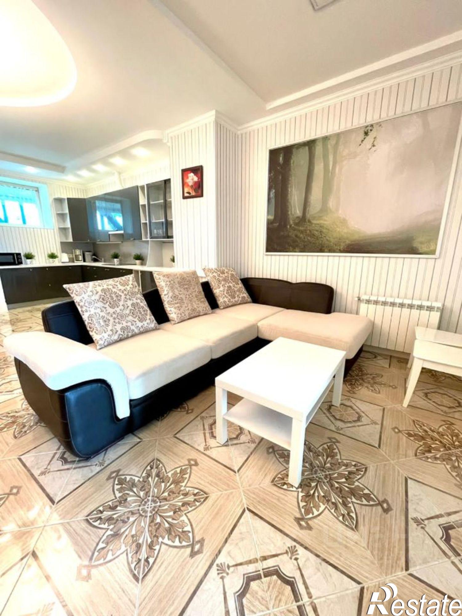 Сдать квартиру за 180 000 рублей на пр-кт Пушкина, 6