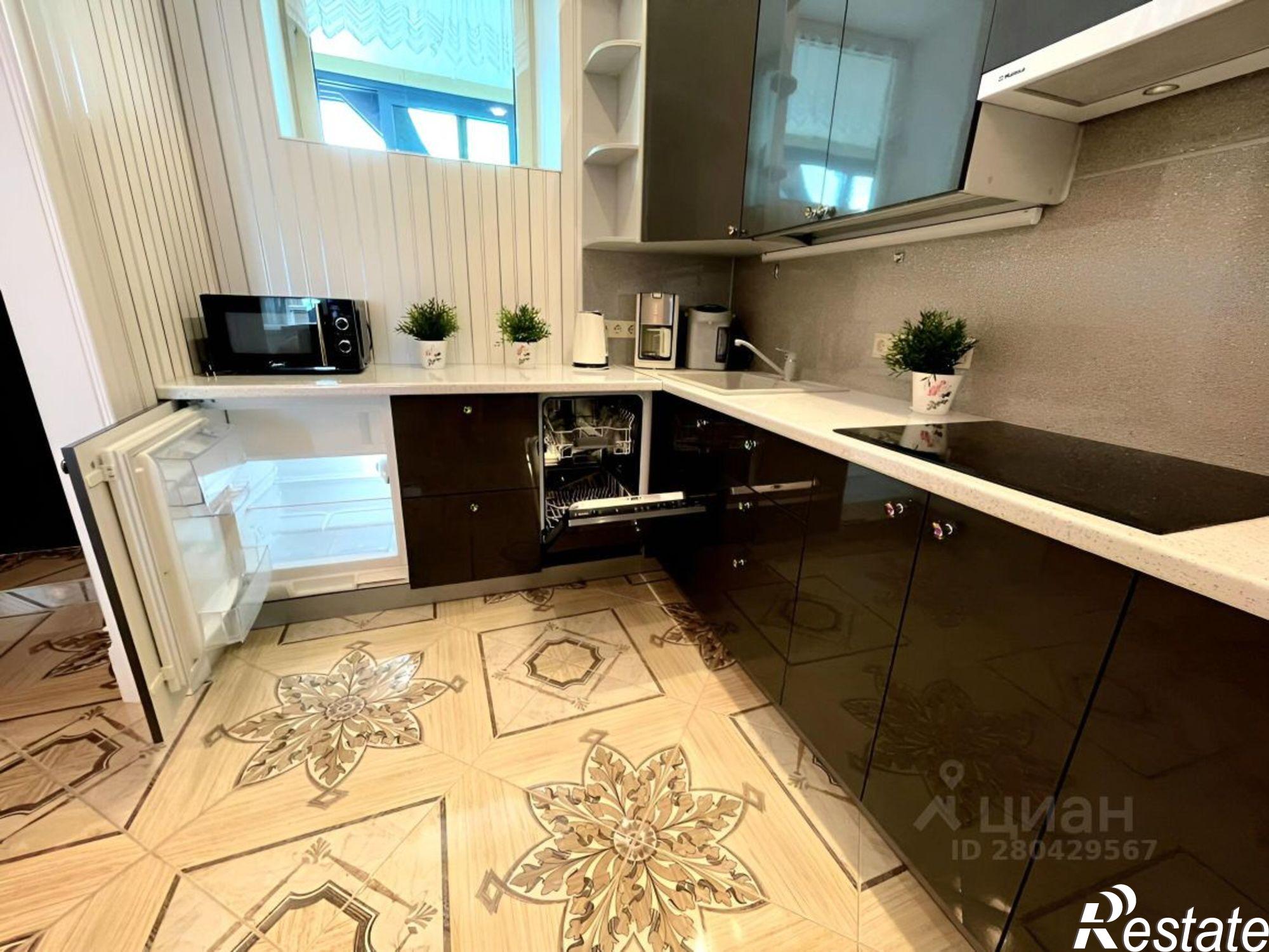 Сдать квартиру за 180 000 рублей на пр-кт Пушкина, 6