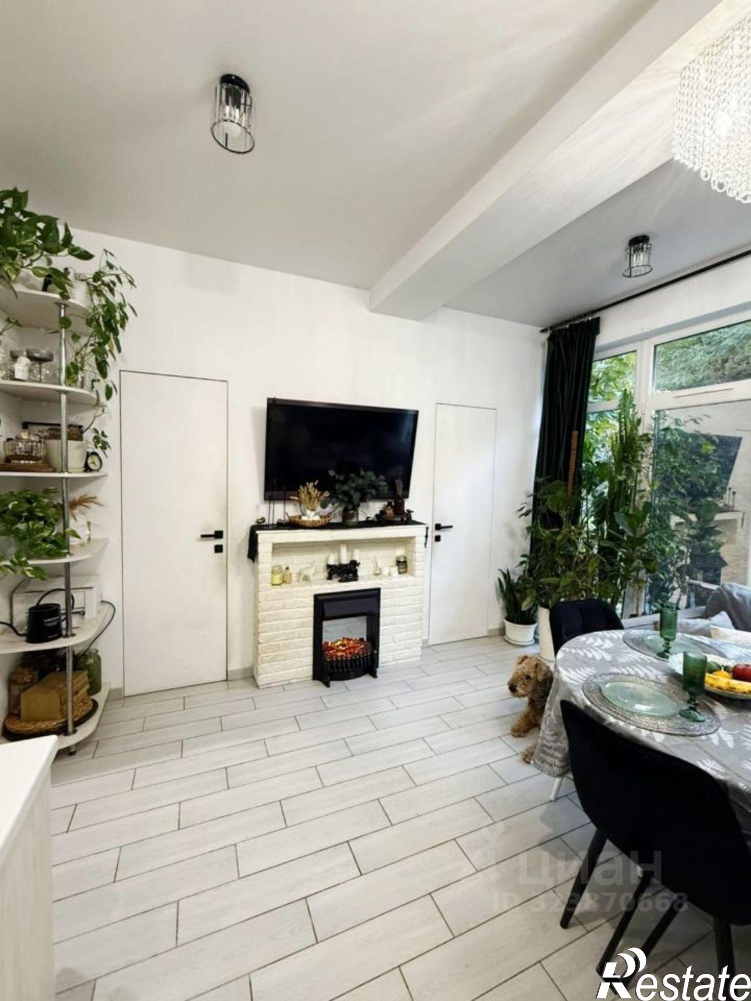 Купить квартиру за 10 500 000 рублей на Российская улица, 19/3