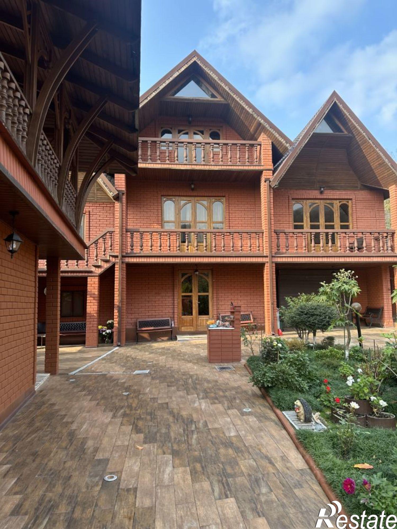 Купить дачу, дом, коттедж за 122 000 000 рублей на Алекский переулок, 13