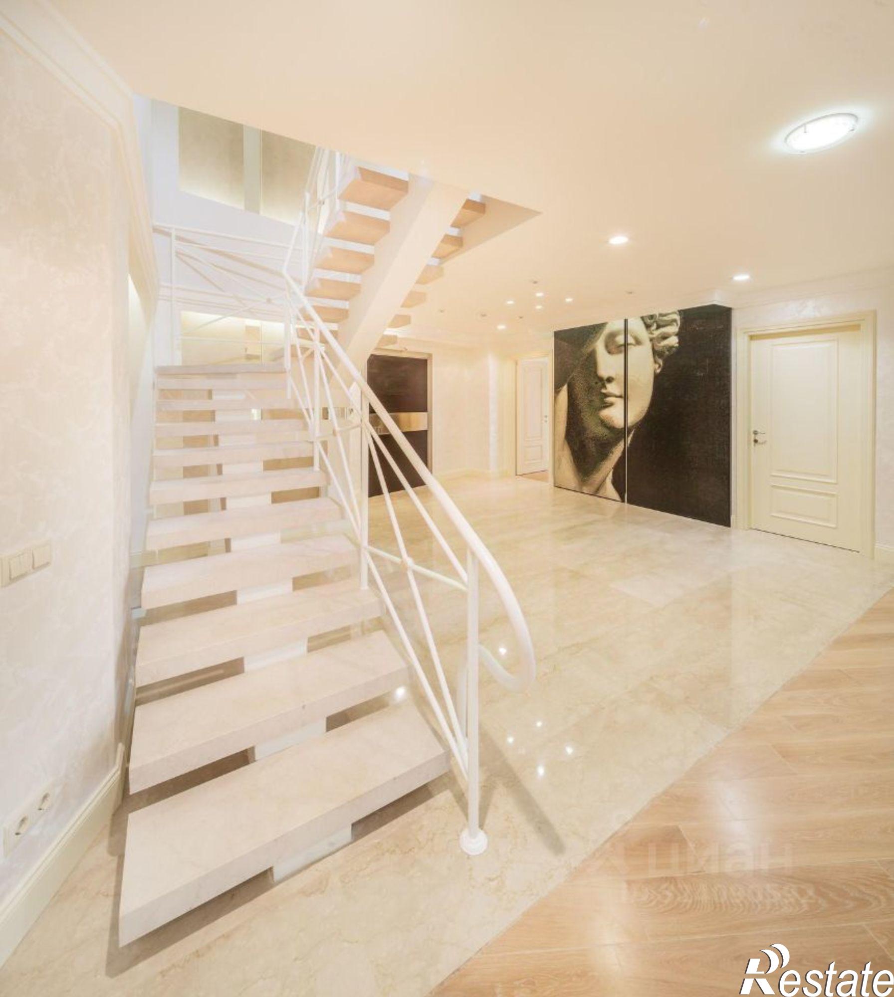 Купить квартиру за 40 000 000 рублей на Морской переулок, 1/1