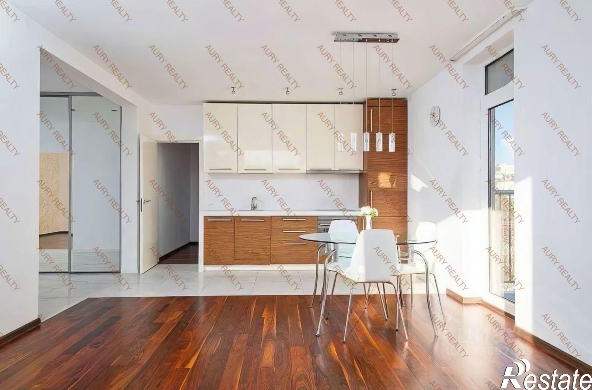 Купить квартиру за 18 000 000 рублей на улица Роз, 52