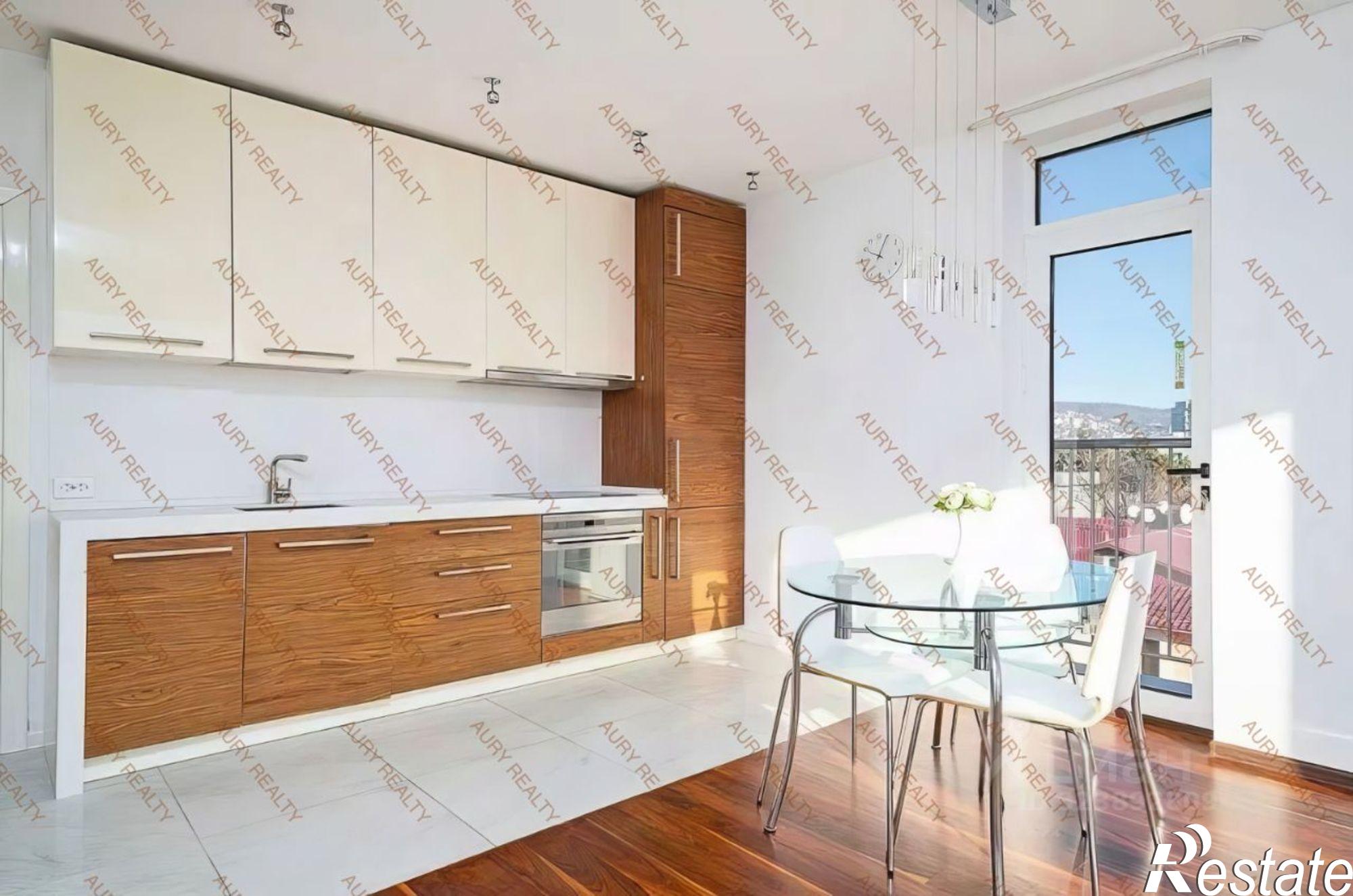 Купить квартиру за 18 000 000 рублей на улица Роз, 52