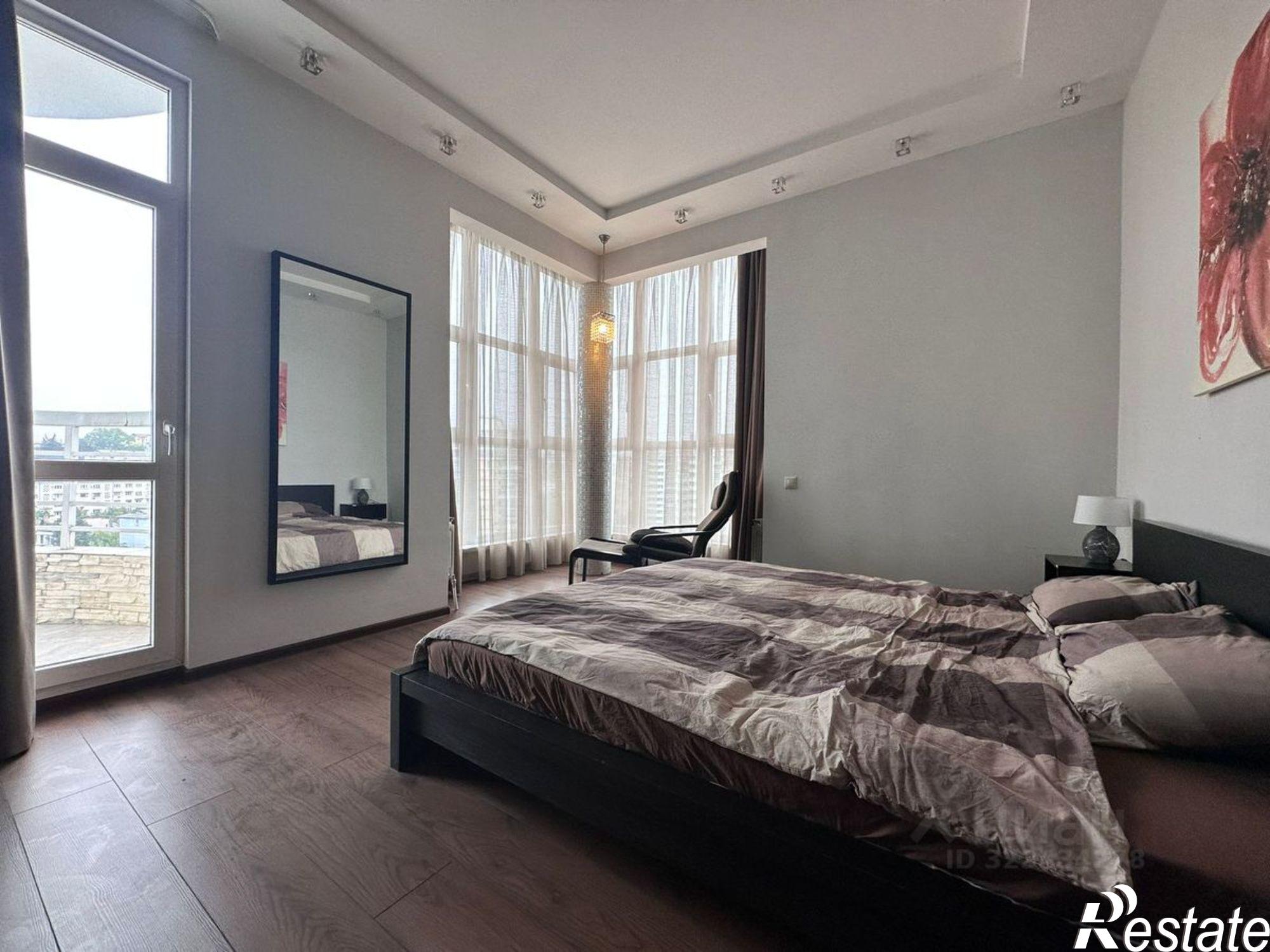 Сдать квартиру за 100 000 рублей на Невская улица, 18