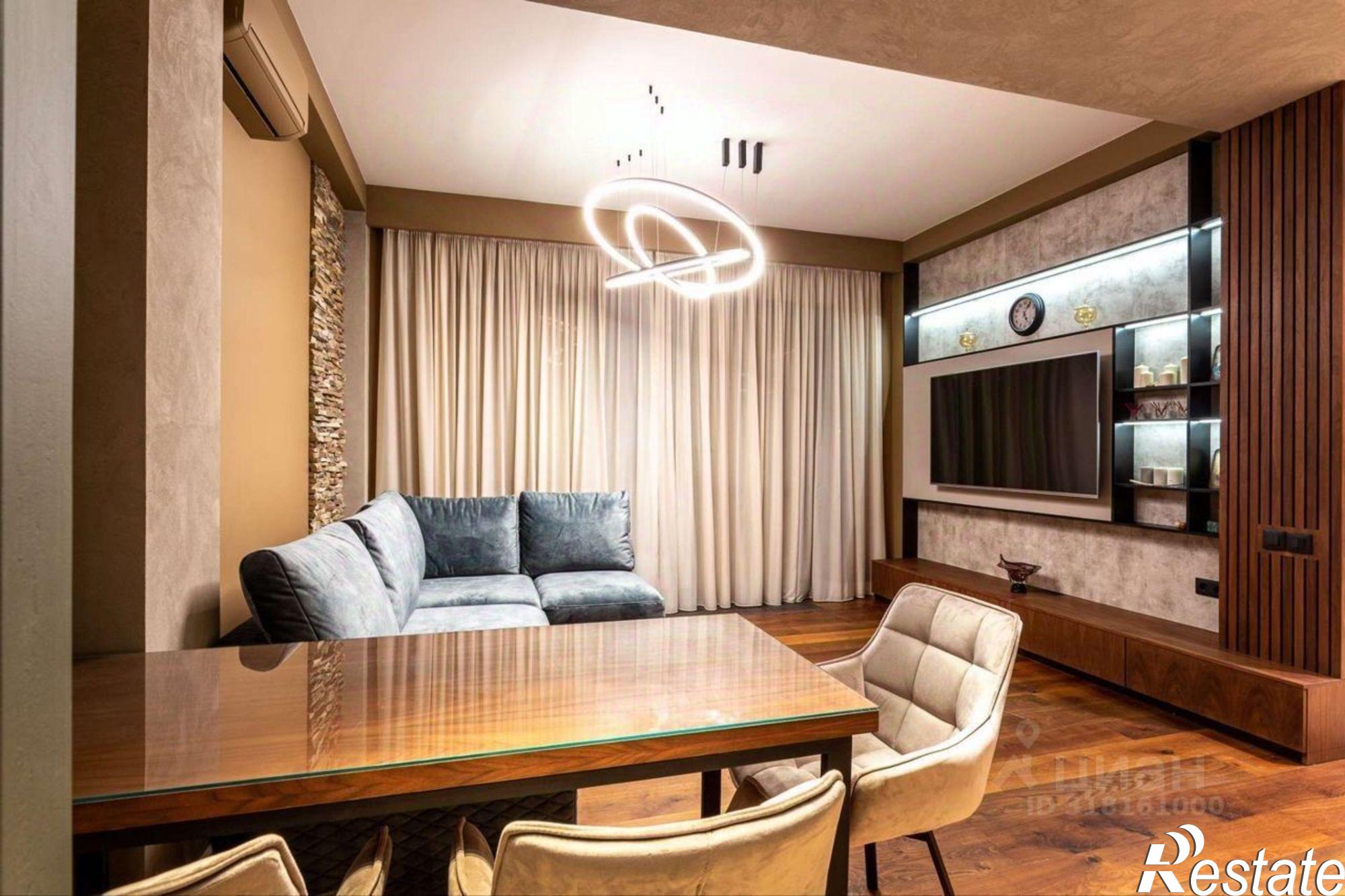 Купить квартиру за 27 380 000 рублей на ул Листопадная, 2