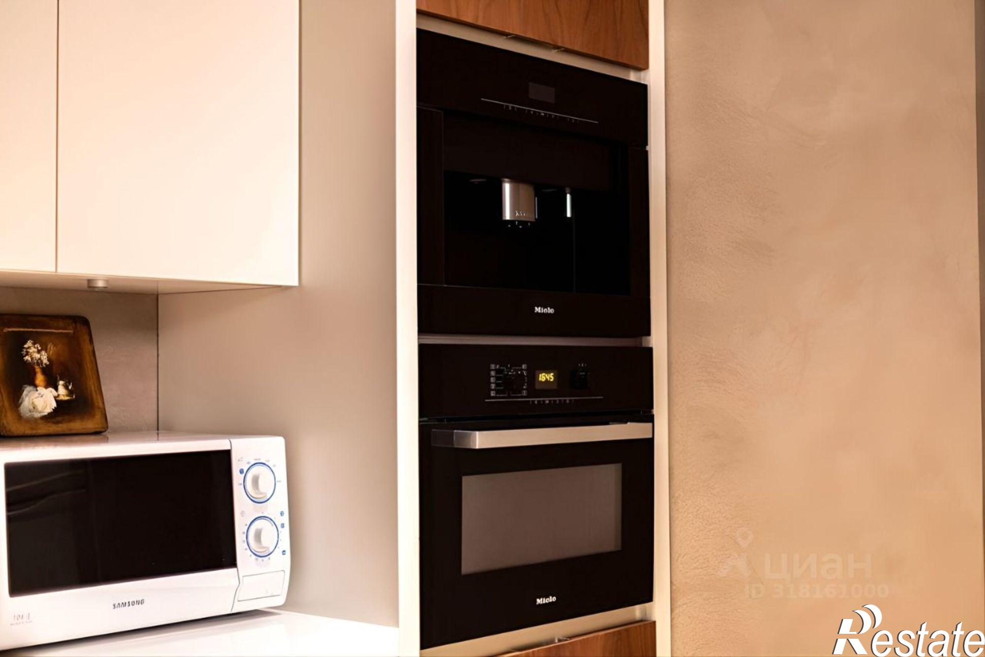 Купить квартиру за 27 380 000 рублей на ул Листопадная, 2