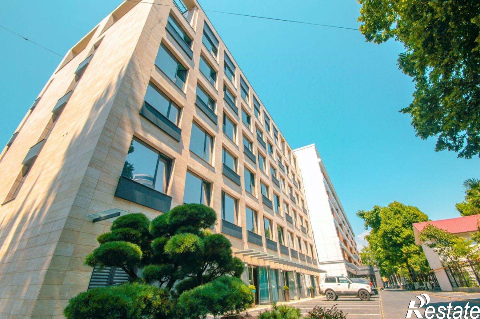 Купить квартиру за 12 700 000 рублей на ул Конституции СССР, 18