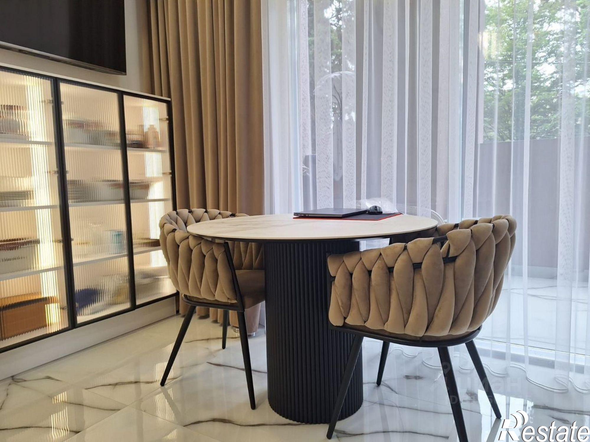 Купить квартиру за 36 000 000 рублей на ул Гагринская, 3/8